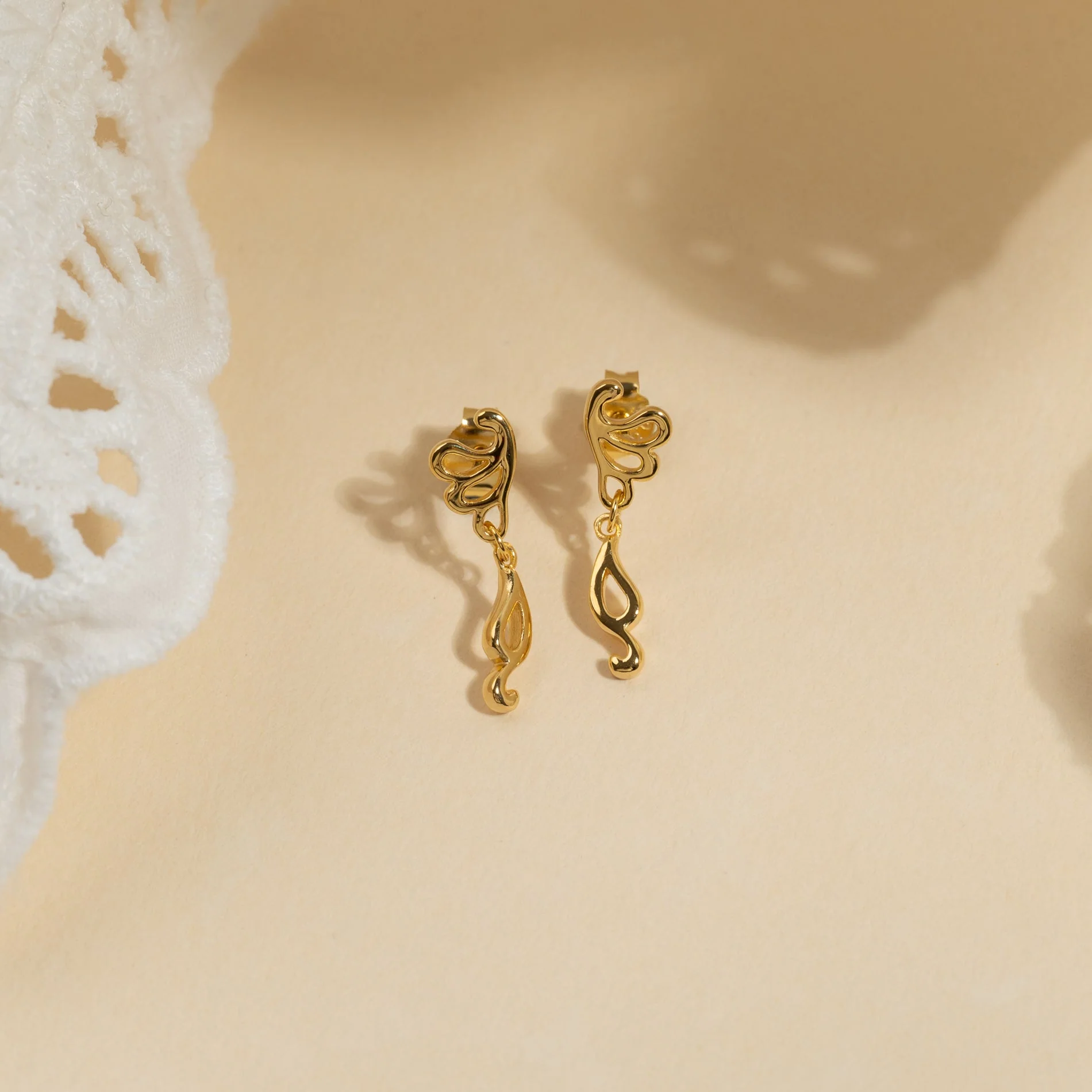SOLEA GOLDEN DROP EARRING