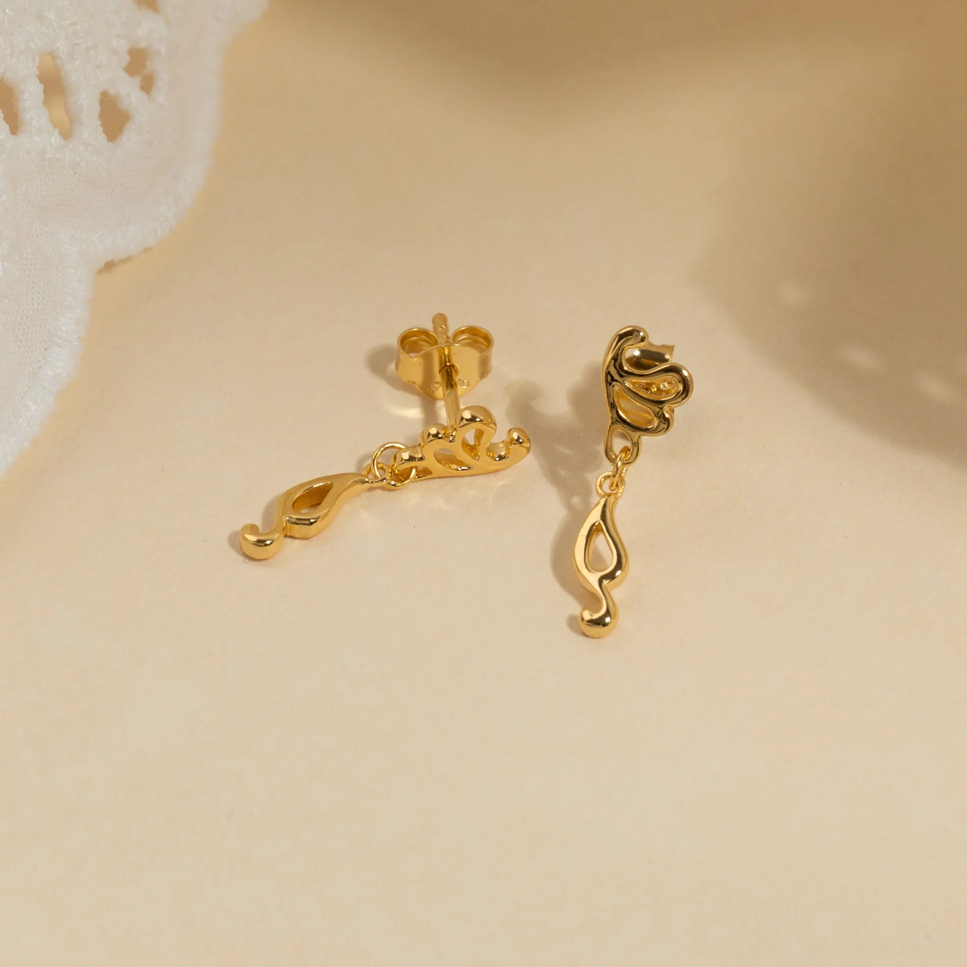 SOLEA GOLDEN DROP EARRING - Image 2