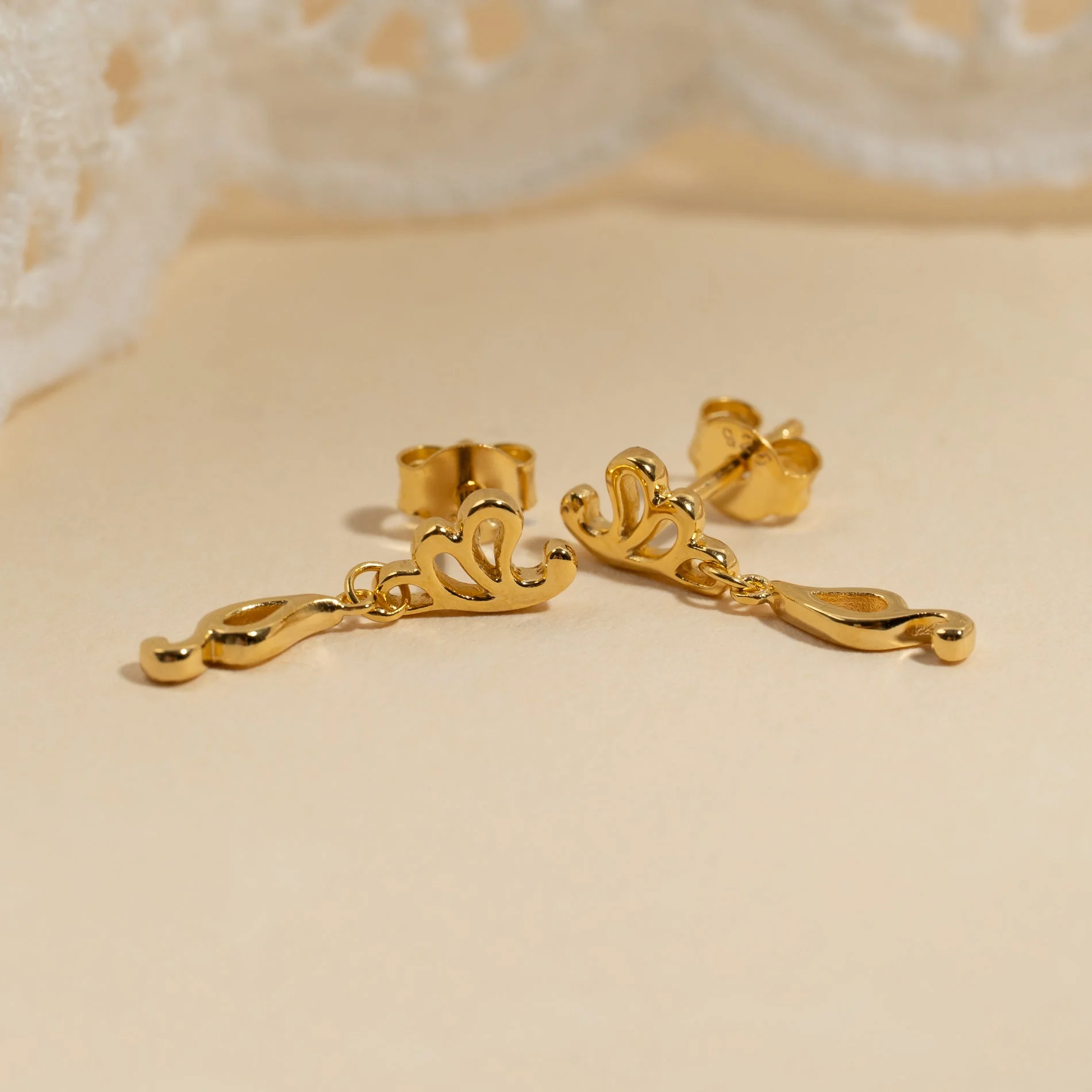 SOLEA GOLDEN DROP EARRING - Image 3