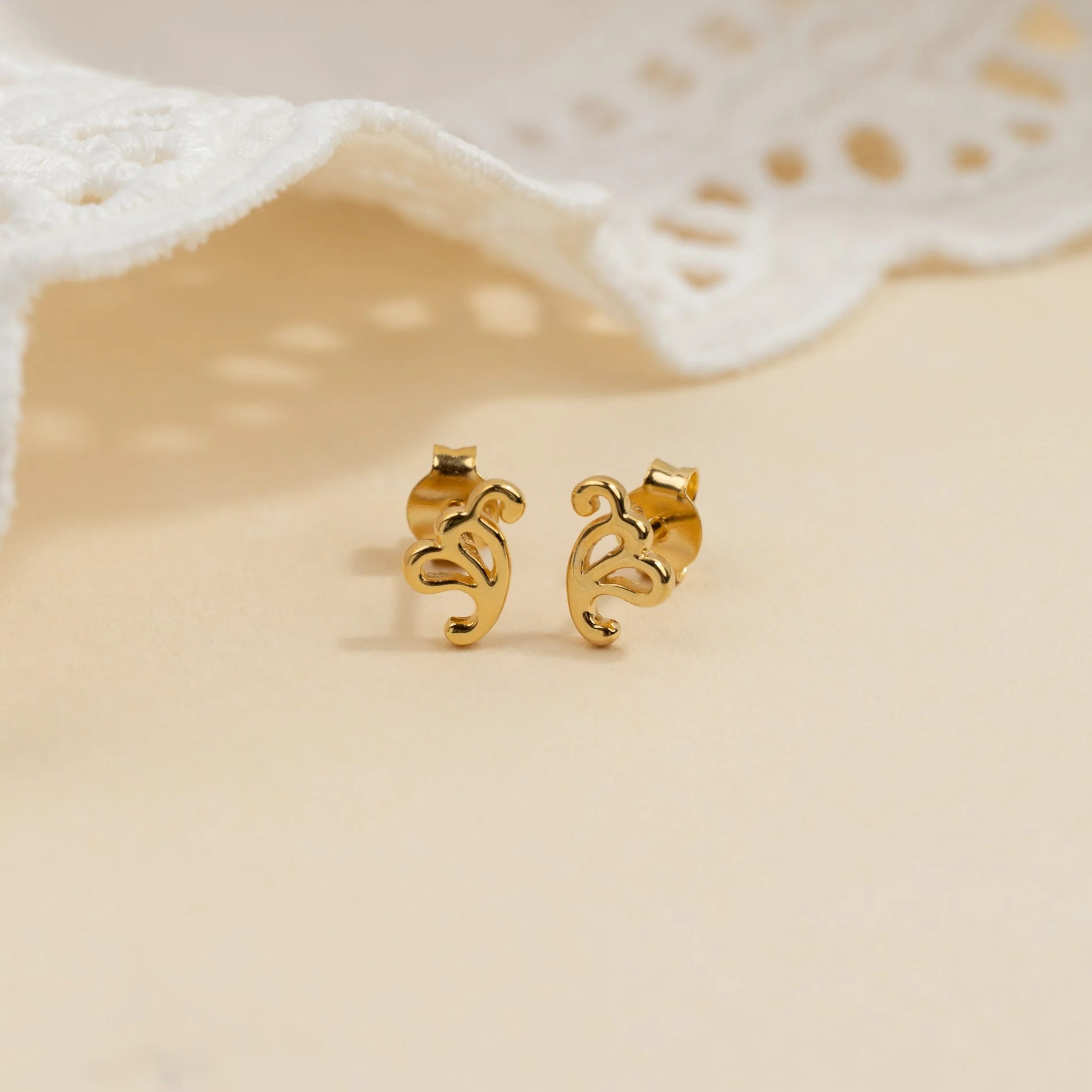 SOLEA GOLDEN STUD EARRING