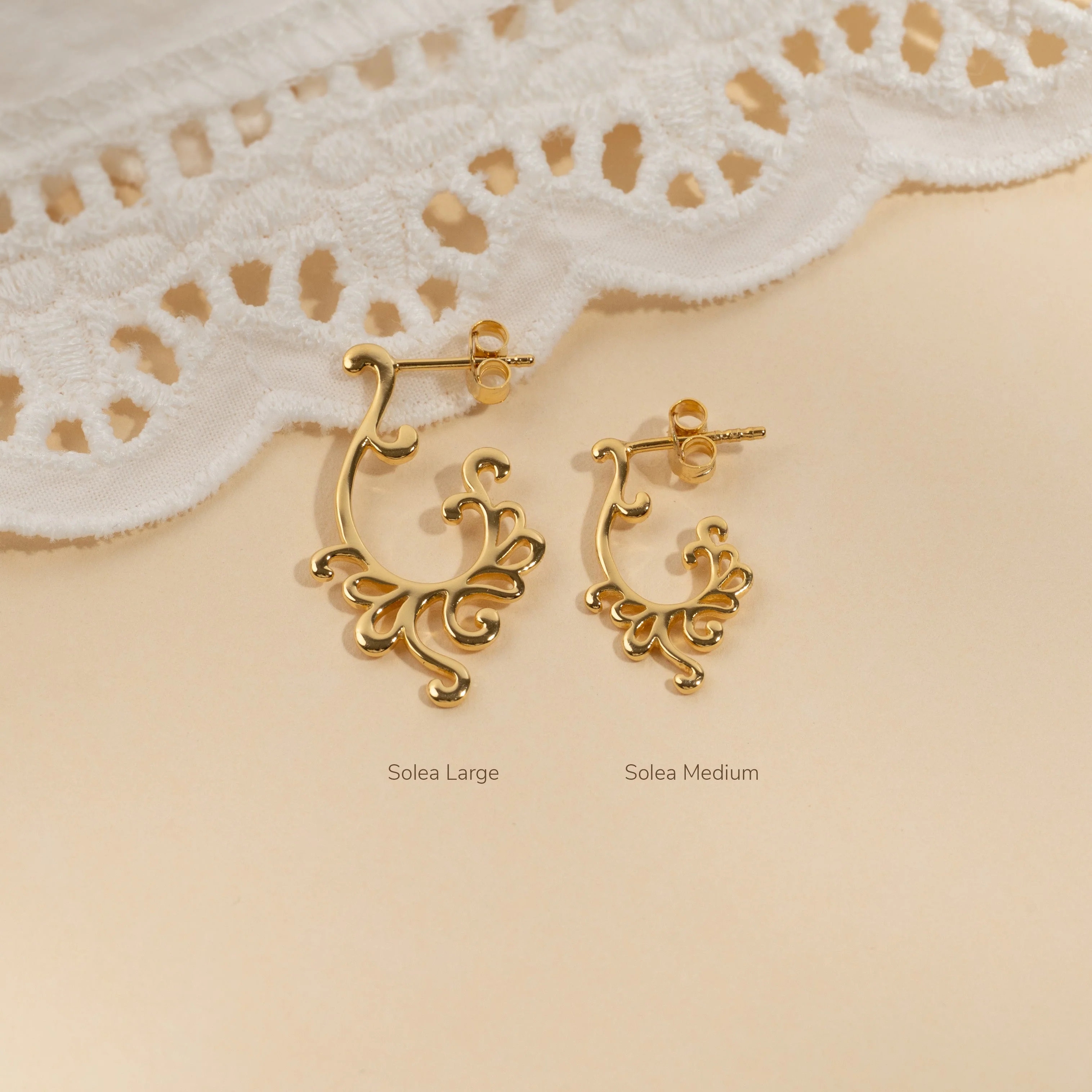 SOLEA MEDIUM GOLDEN CREOL EARRING - Image 4