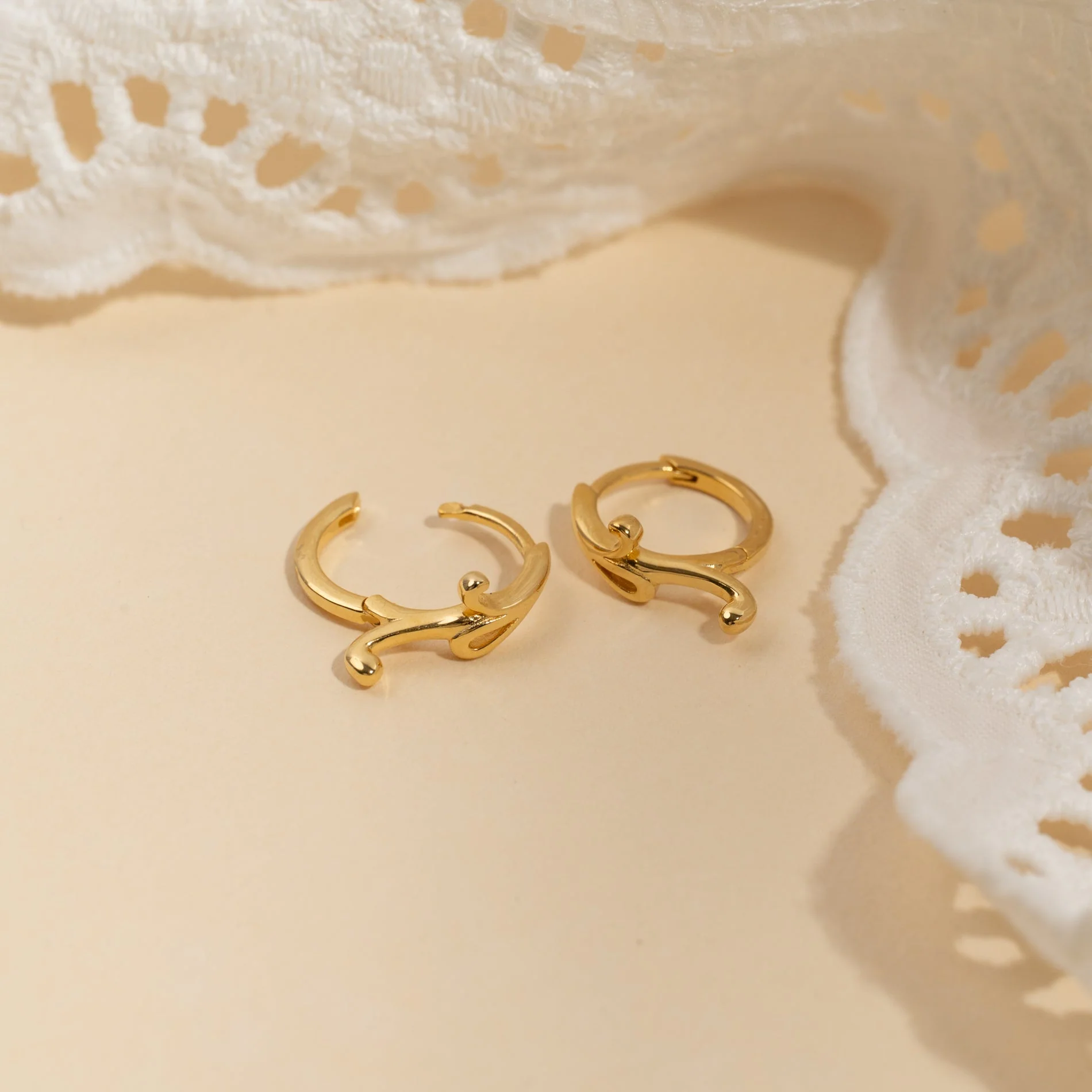 SOLEA SMALL GOLDEN HUGGIE EARRING - Image 3