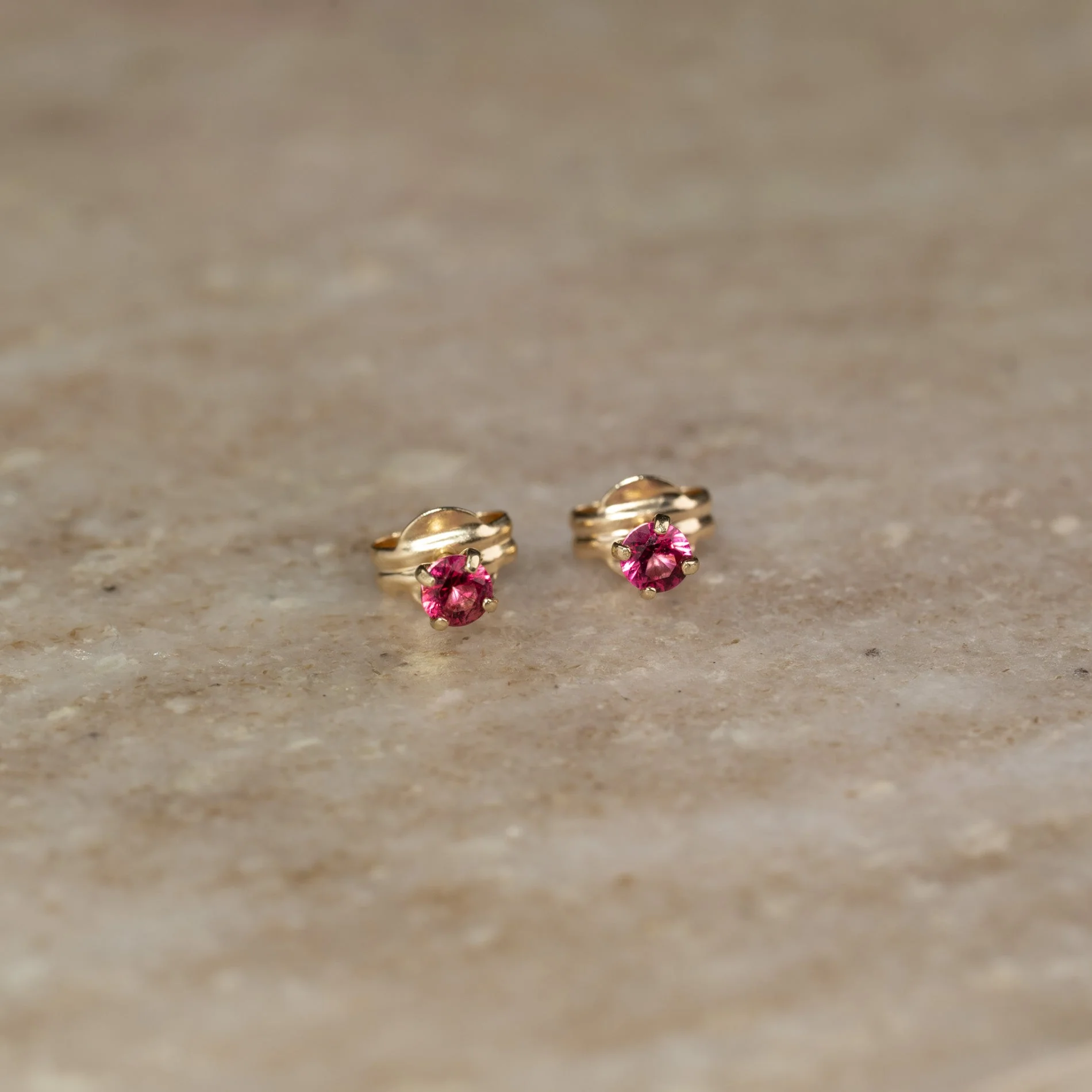 SOLEY PINK TOPAZ SOLID GOLD STUD EARRING
