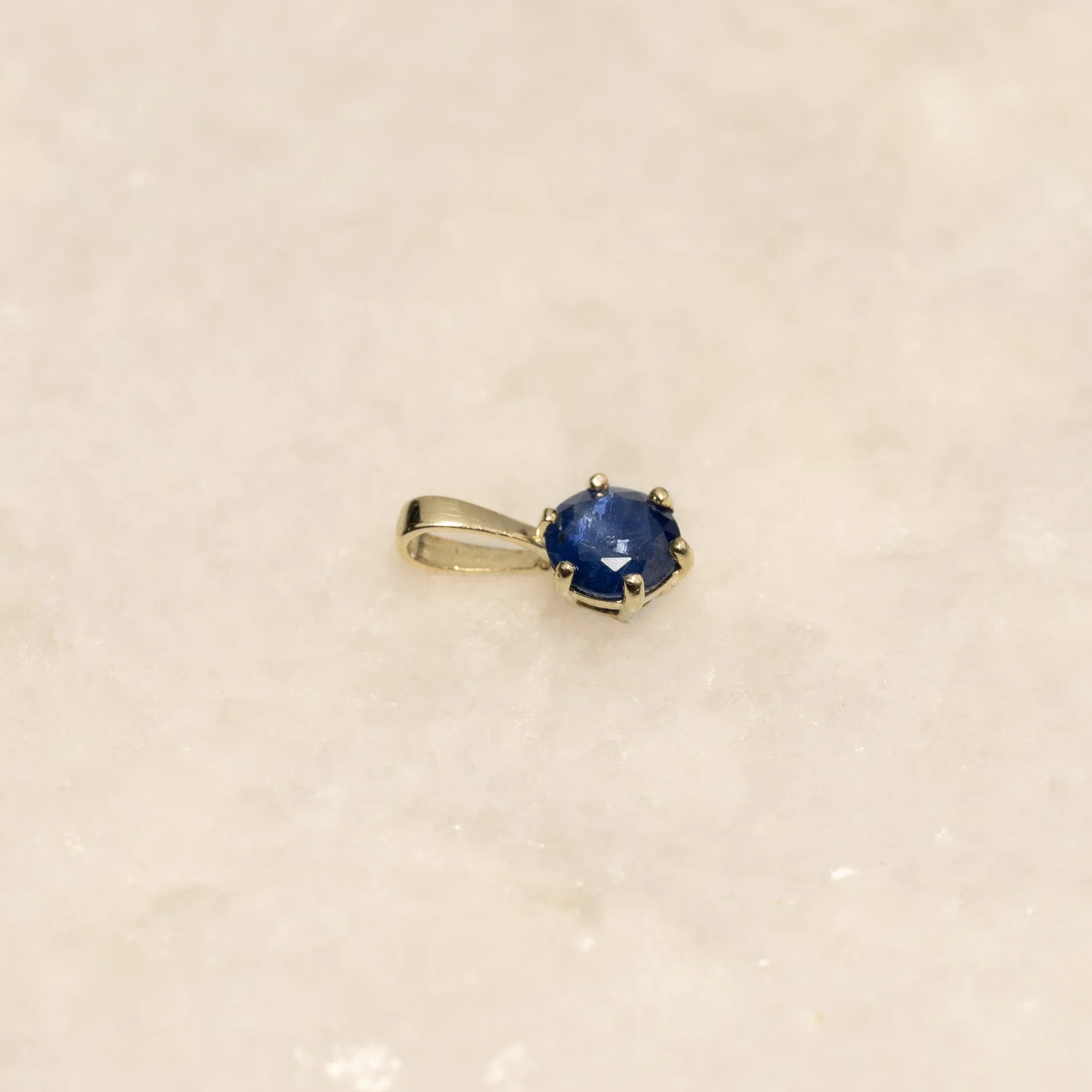 SOLEY SAPPHIRE SOLID GOLD PENDANT