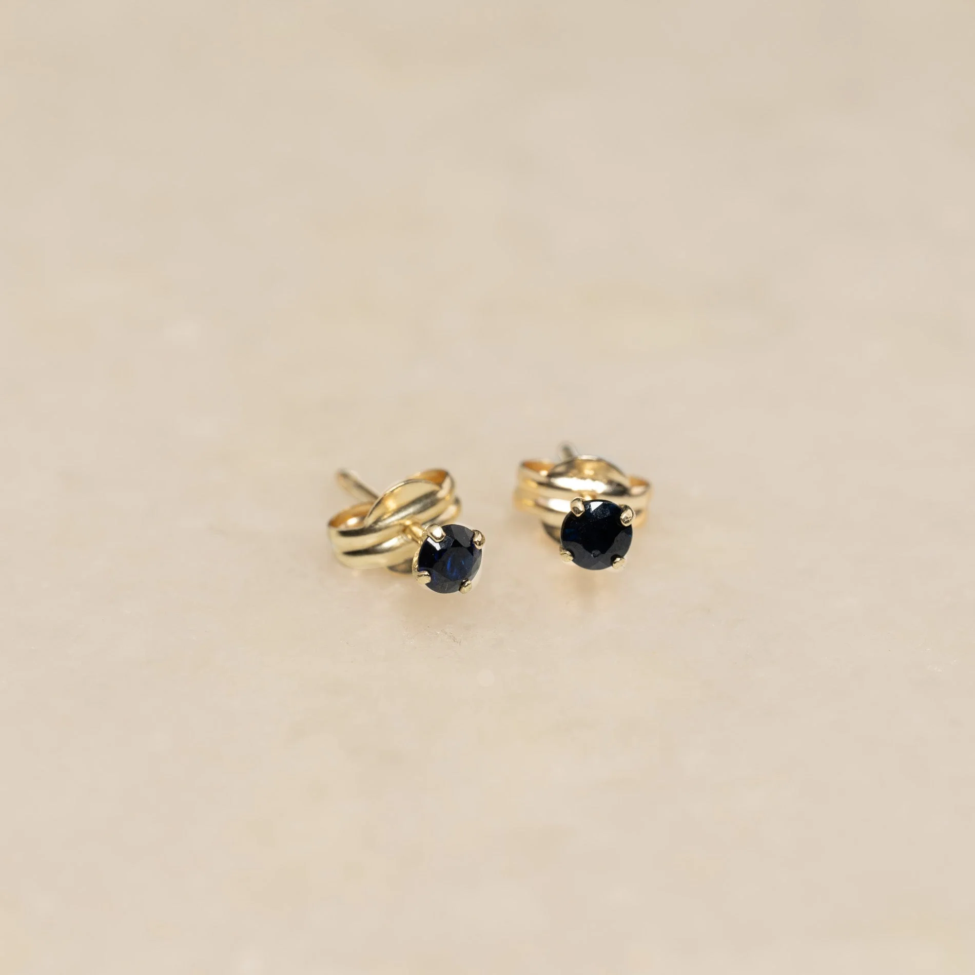 SOLEY SAPPHIRE SOLID GOLD STUD EARRING