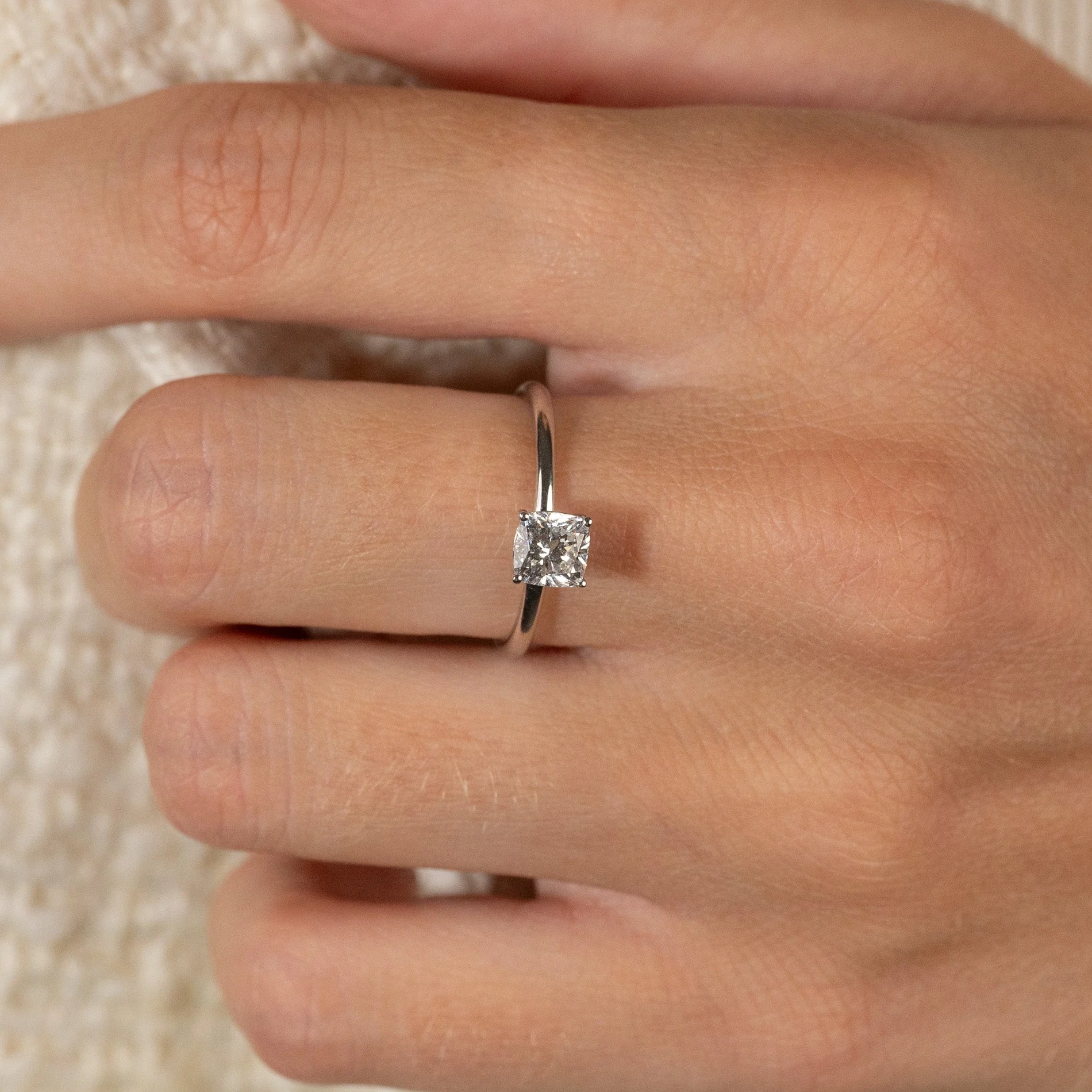 SOLITAIRE BASKET-SET CUSHION-CUT LAB-DIAMOND RING - 0.75ct - WG - Image 2