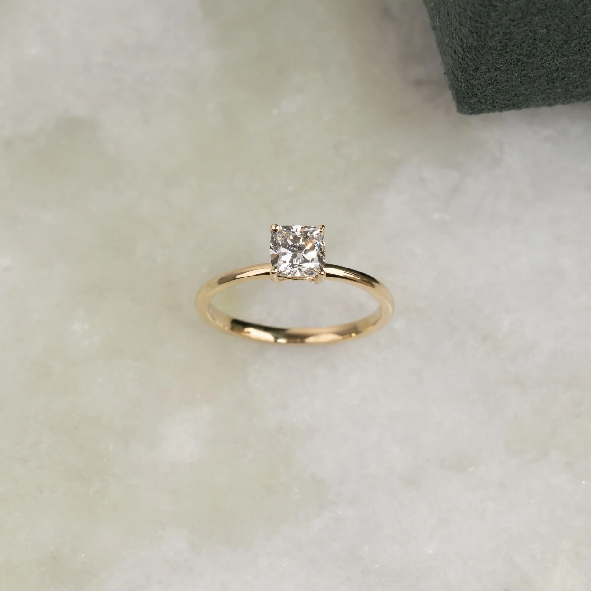 SOLITAIRE BASKET-SET CUSHION-CUT LAB-DIAMOND RING - 0.75ct - YG
