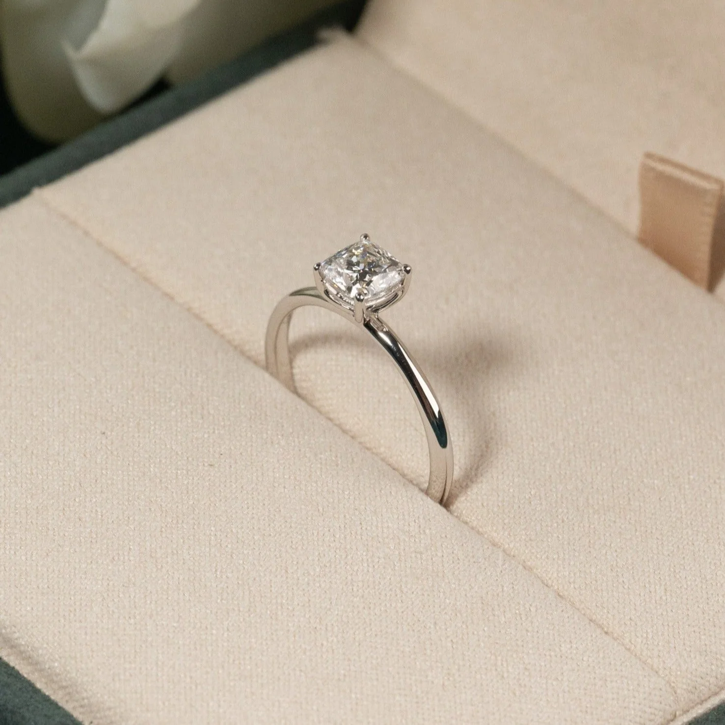 SOLITAIRE BASKET-SET CUSHION-CUT LAB-DIAMOND RING - 0.75ct - WG