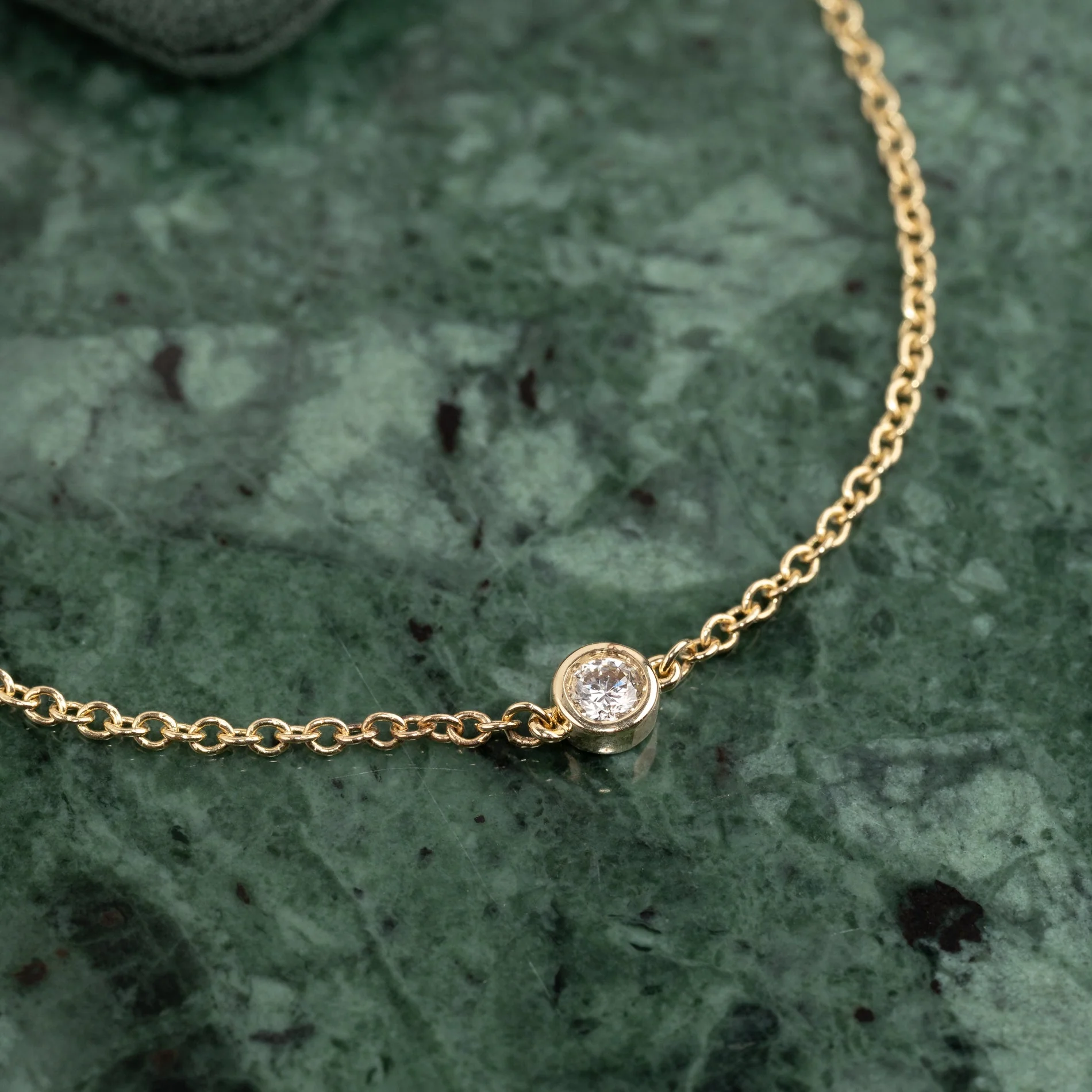 SOLITAIRE BEZEL-SET LAB-DIAMOND BRACELET - 0.08ct - YG - Image 2