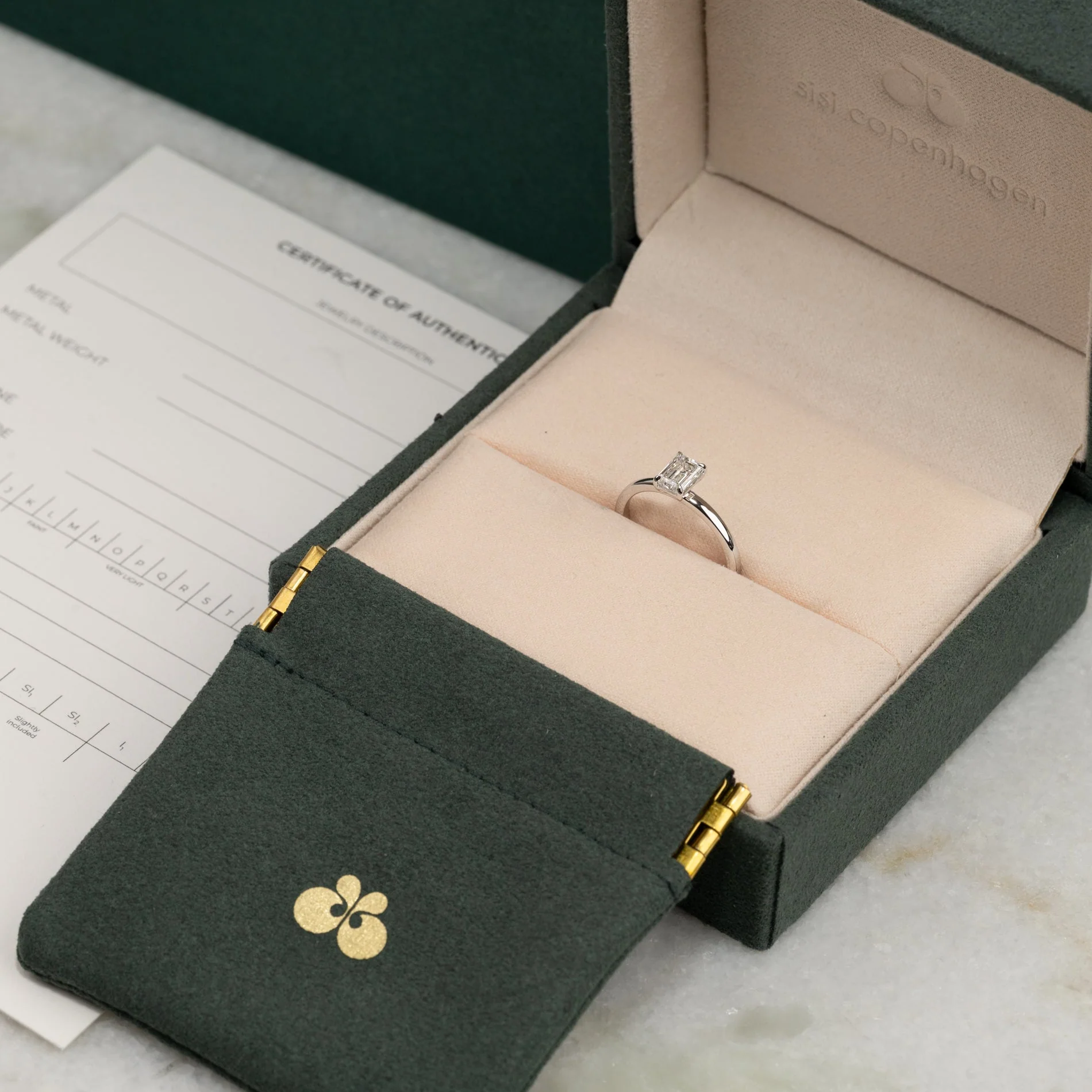 SOLITAIRE EMERALD-CUT LAB-DIAMOND RING - 0.75ct - WG - Image 7