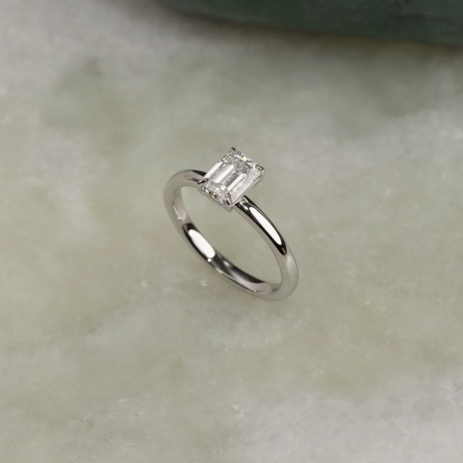 SOLITAIRE EMERALD-CUT DIAMOND RING - Image 3