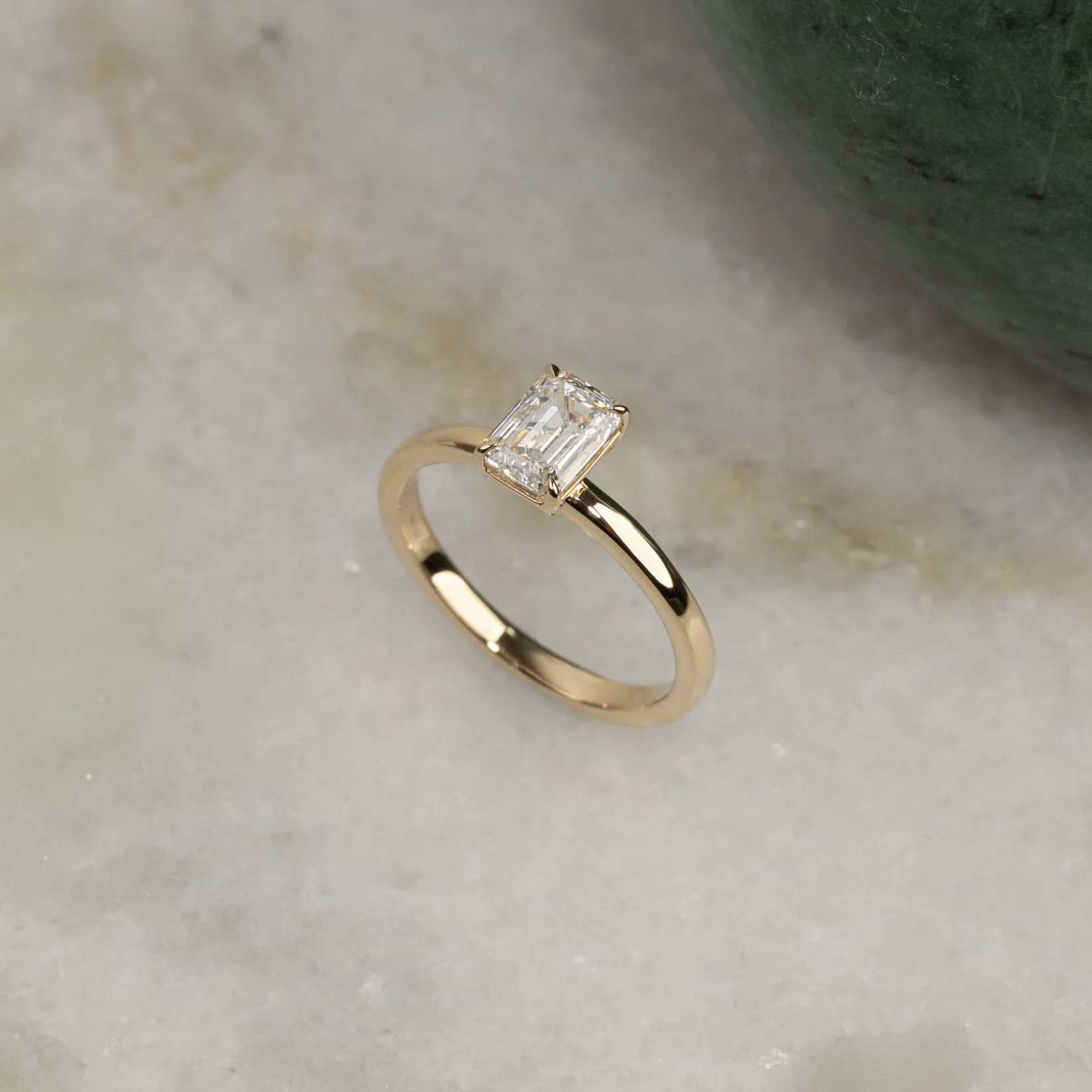 SOLITAIRE EMERALD-CUT DIAMOND RING - Image 4