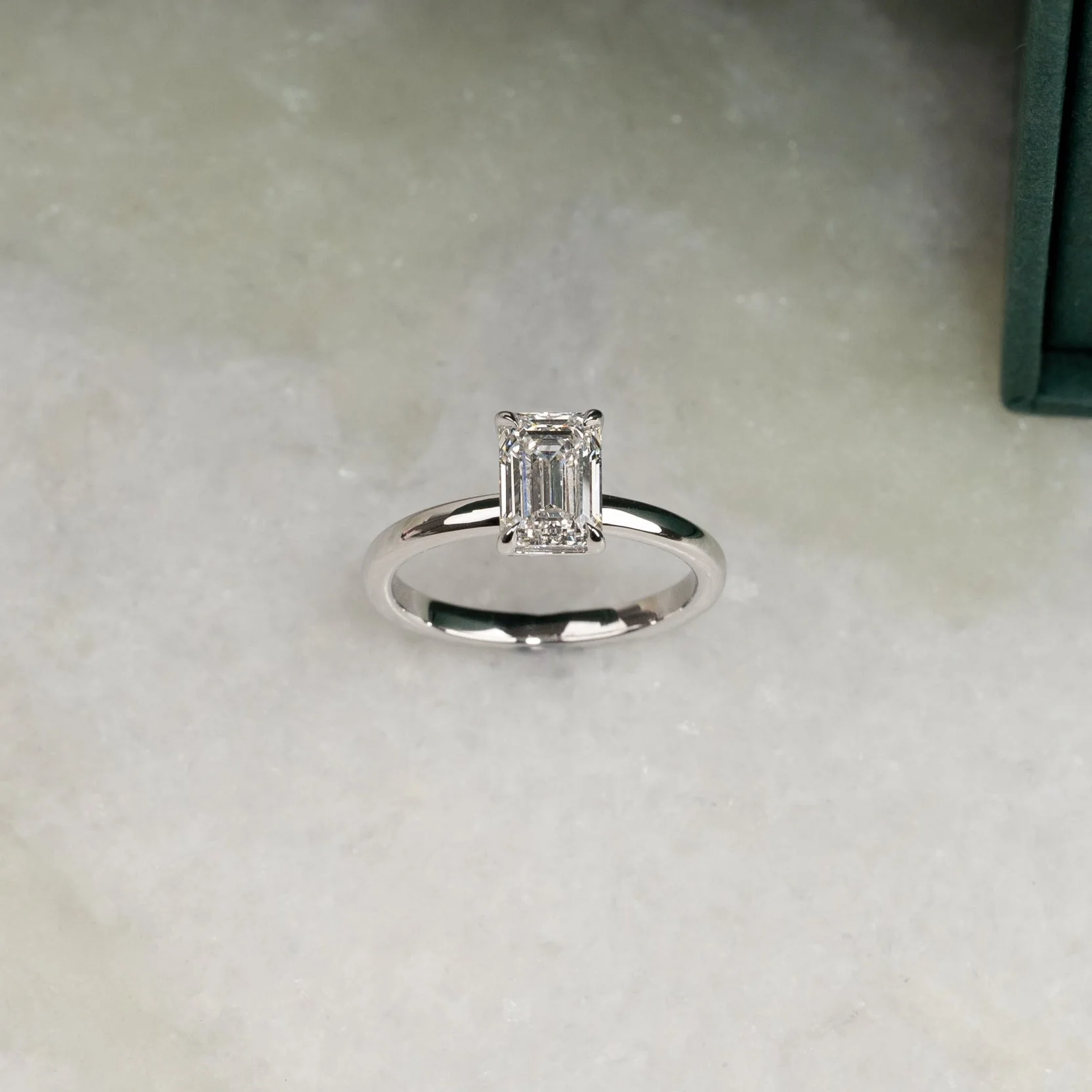 SOLITAIRE EMERALD-CUT DIAMOND RING - Image 5