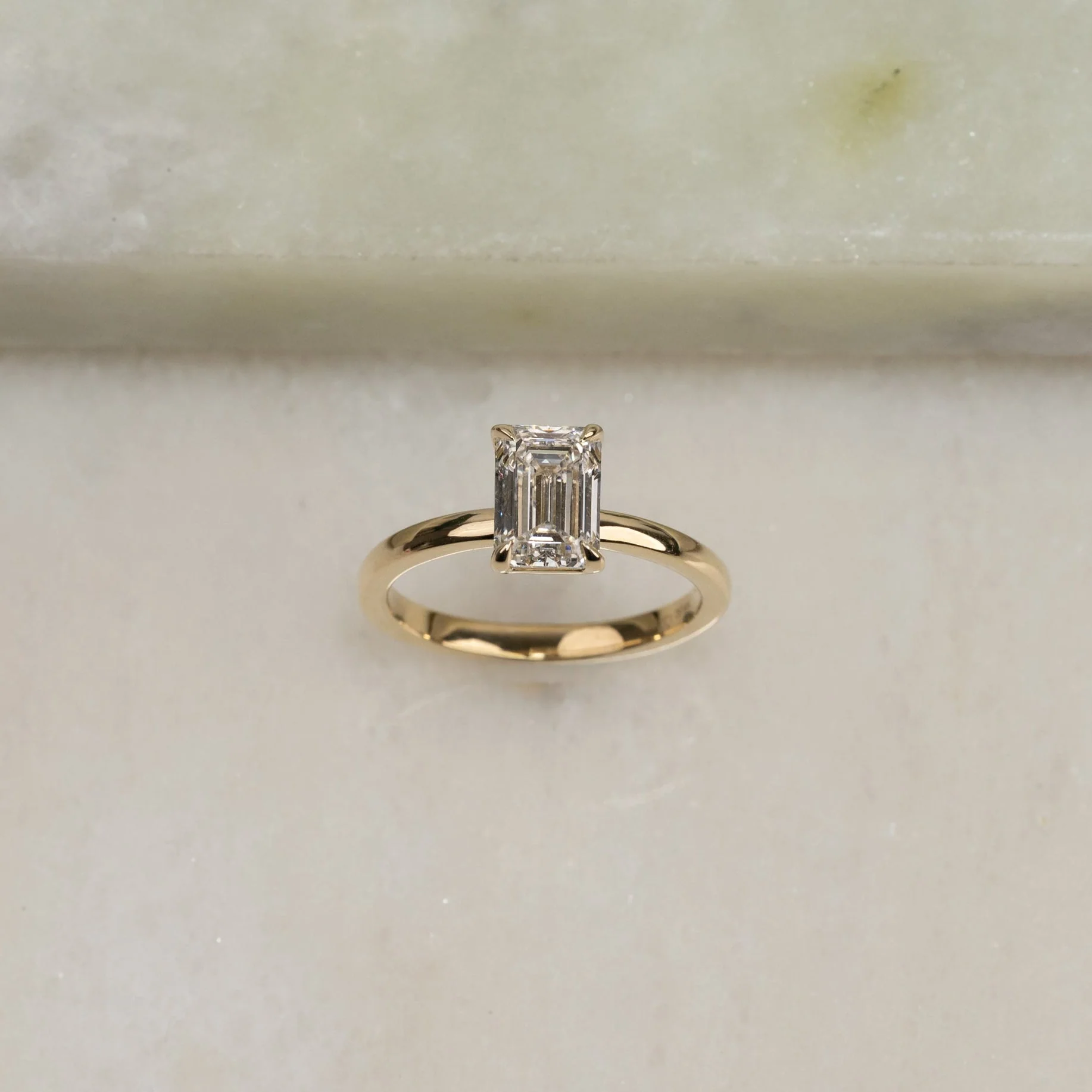 SOLITAIRE EMERALD-CUT DIAMOND RING - Image 9
