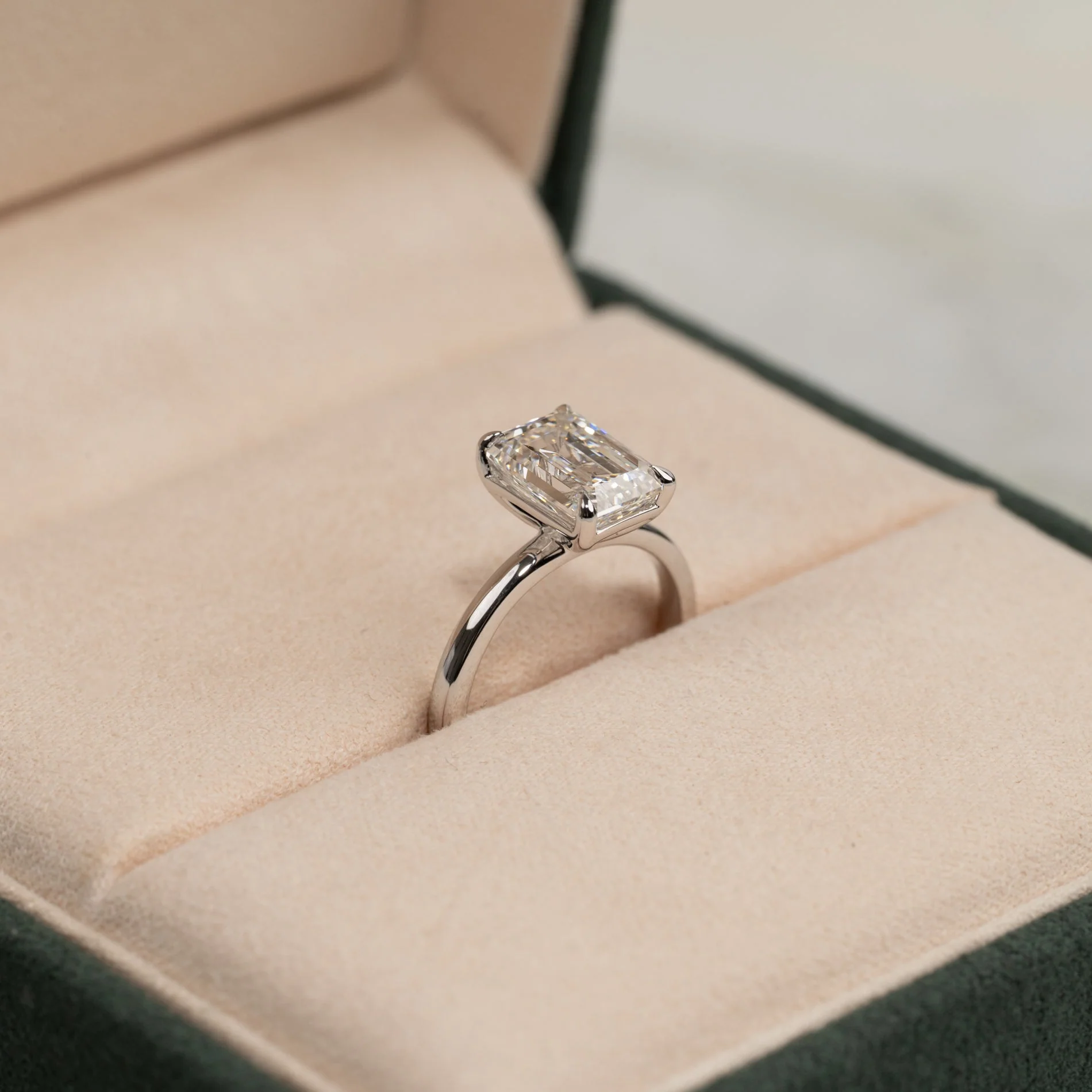 SOLITAIRE EMERALD-CUT DIAMOND RING - Image 12