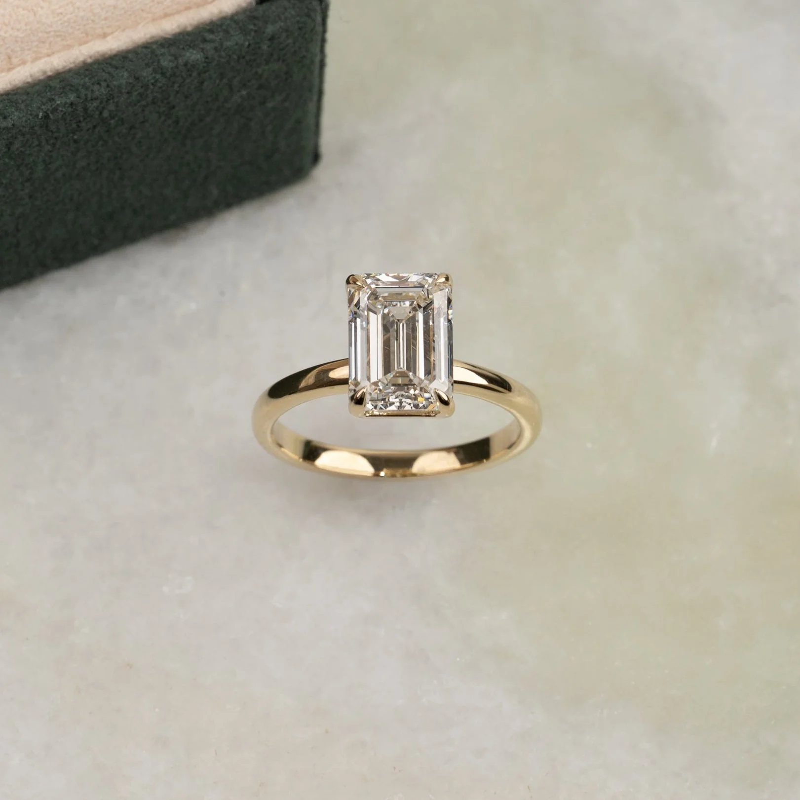 SOLITAIRE EMERALD-CUT LAB-DIAMOND RING - 3.0ct - YG