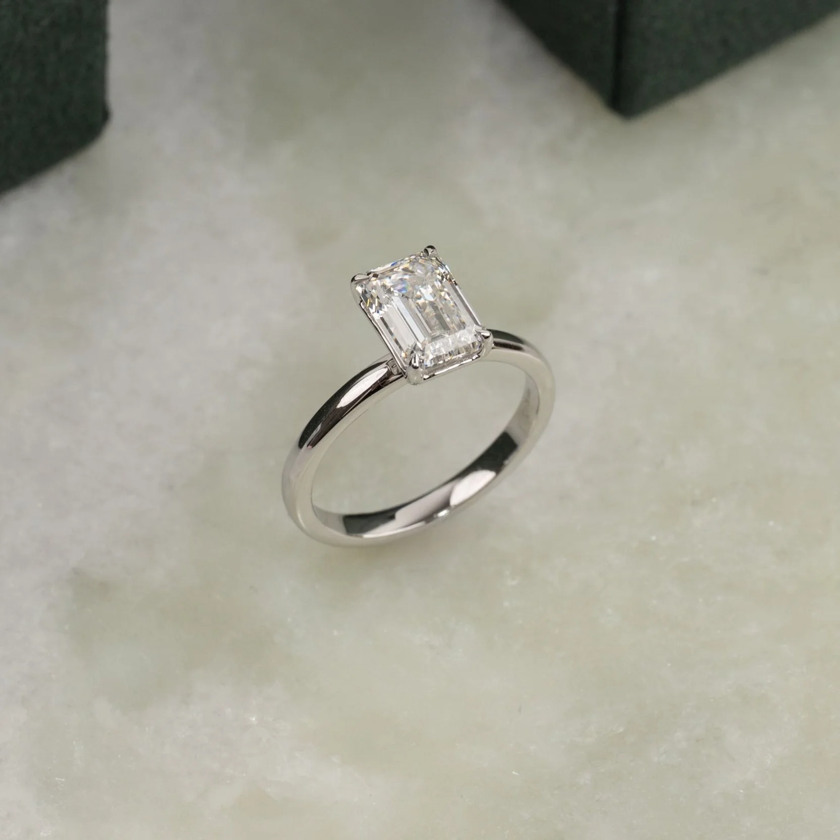 SOLITAIRE EMERALD-CUT DIAMOND RING - Image 7
