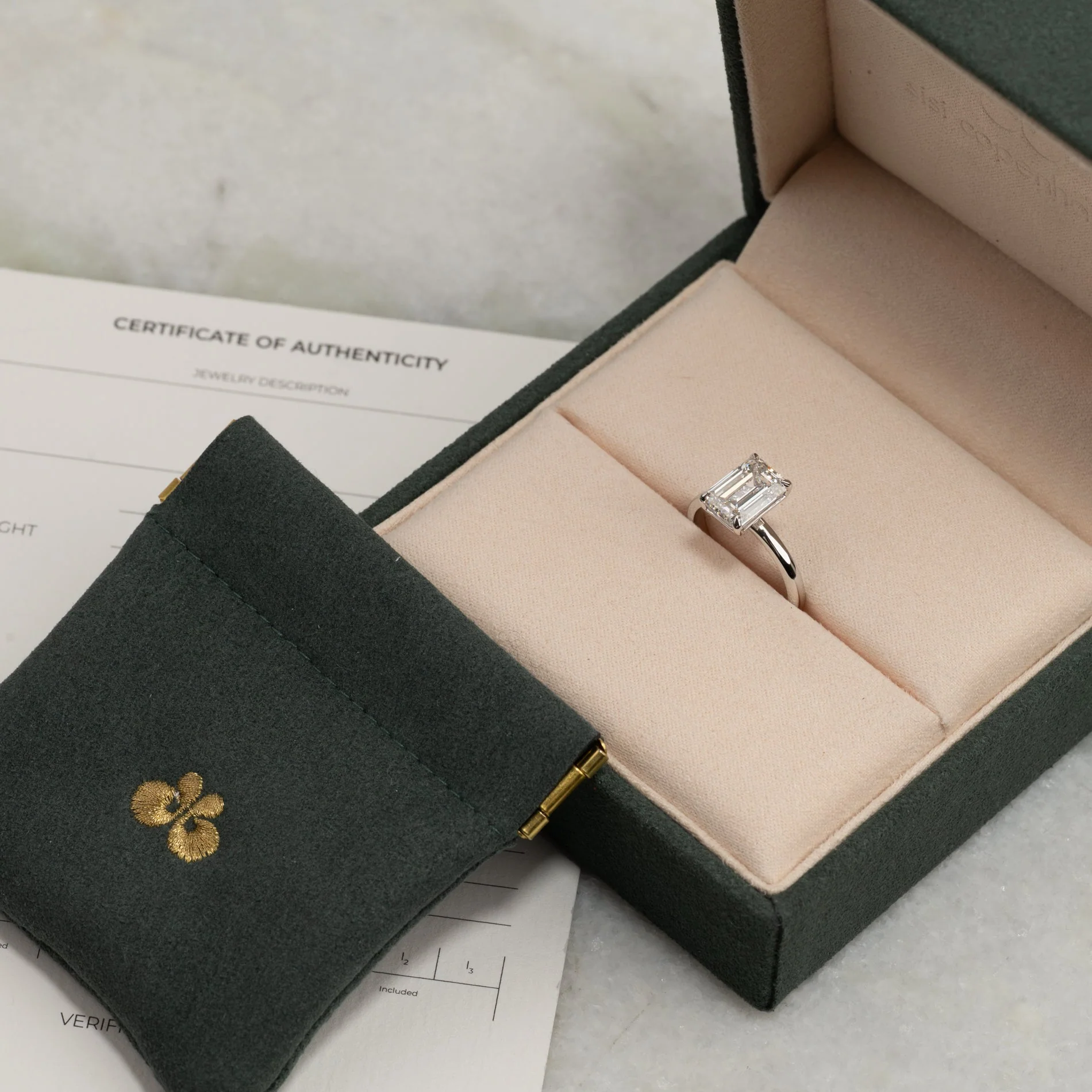 SOLITAIRE EMERALD-CUT LAB-DIAMOND RING - 3.0ct - WG - Image 5