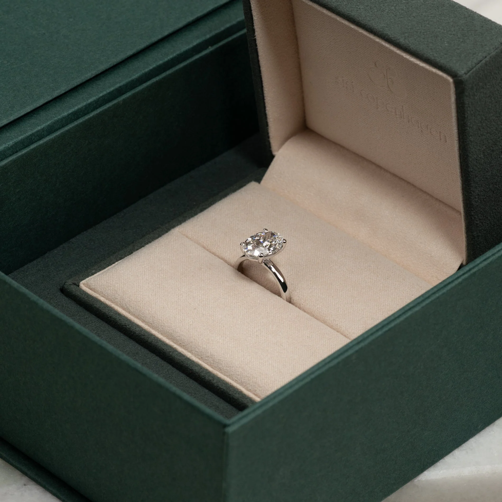 SOLITAIRE OVAL-CUT LAB-DIAMOND RING - 4.0ct - WG - Image 8