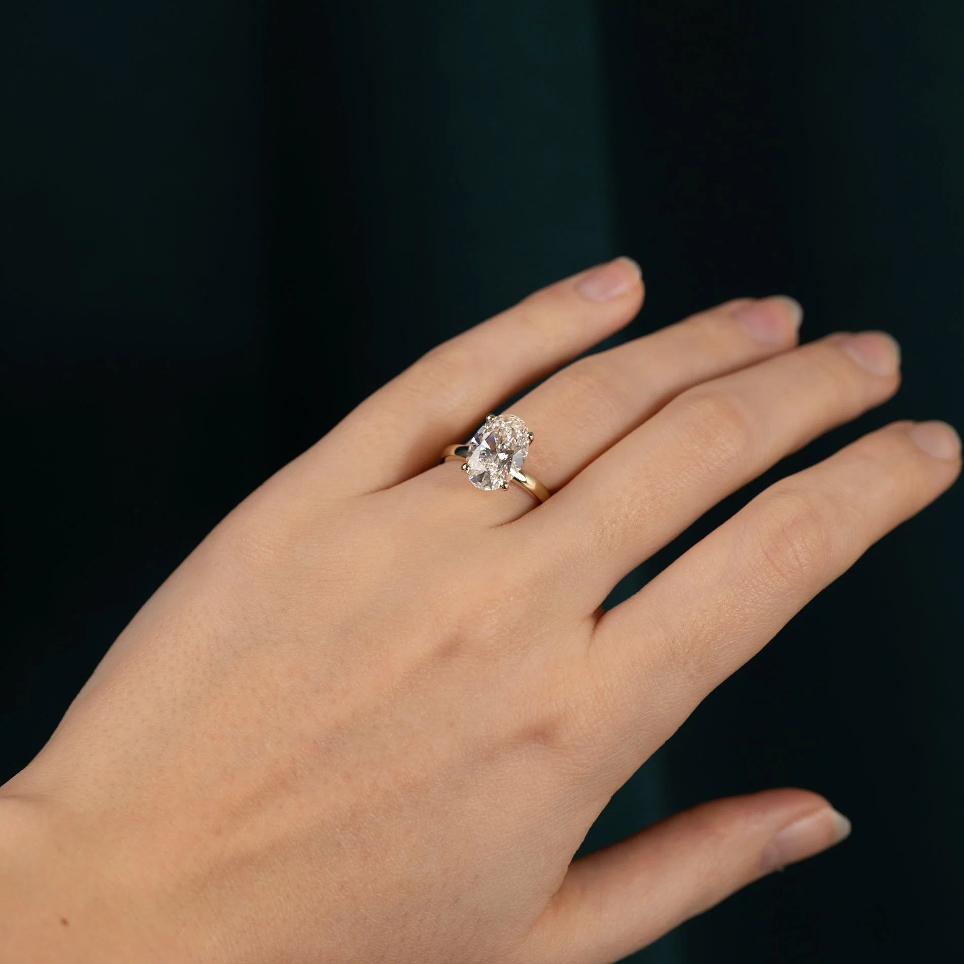 SOLITAIRE OVAL-CUT LAB-DIAMOND RING - 4.0ct - YG - Image 7