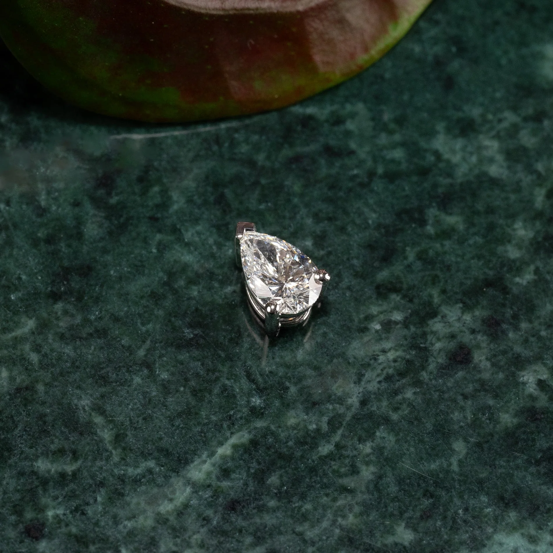 SOLITAIRE PEAR-CUT LAB-DIAMOND PENDANT - 0.65ct - WG