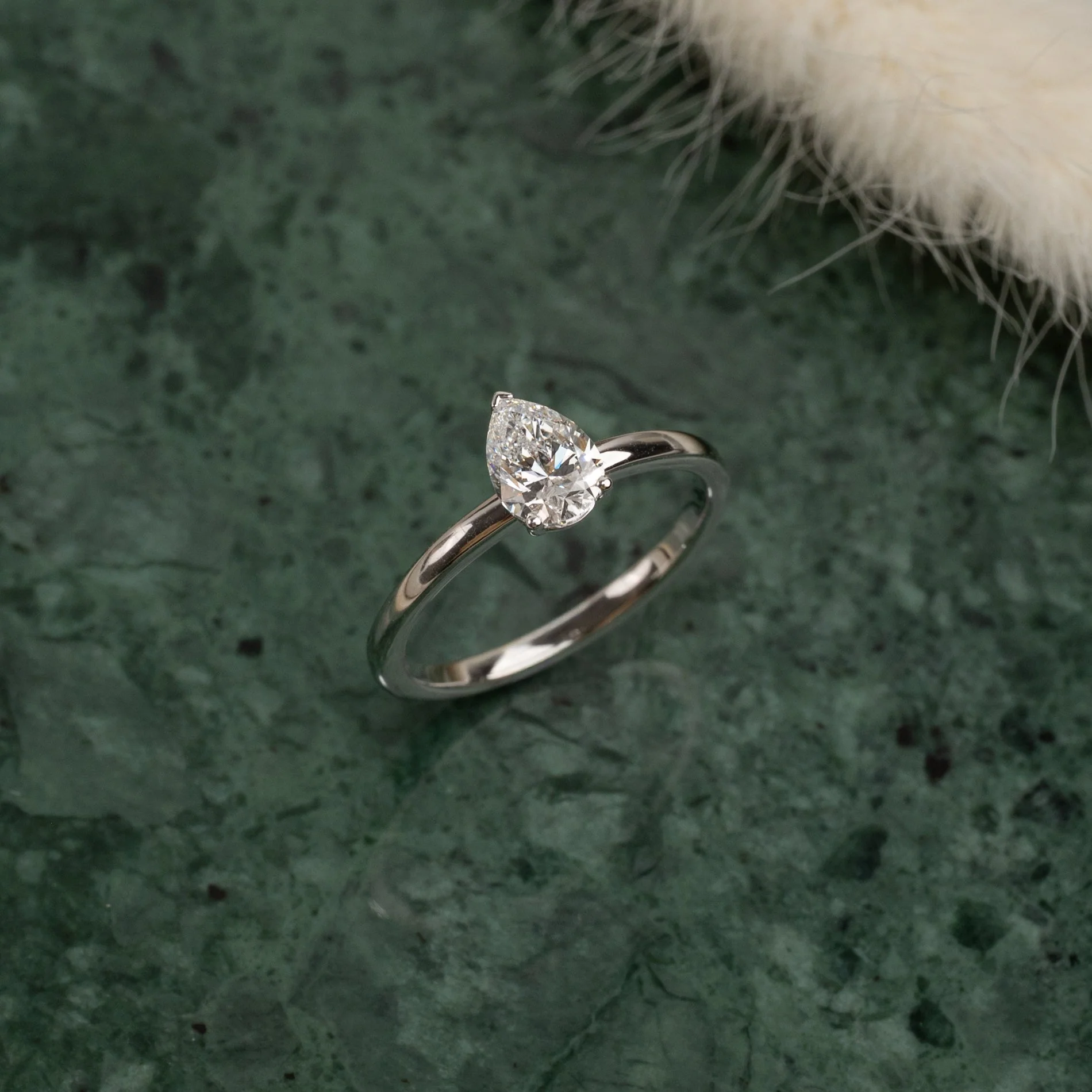SOLITAIRE PEAR-CUT LAB-DIAMOND RING - 0.75ct - WG