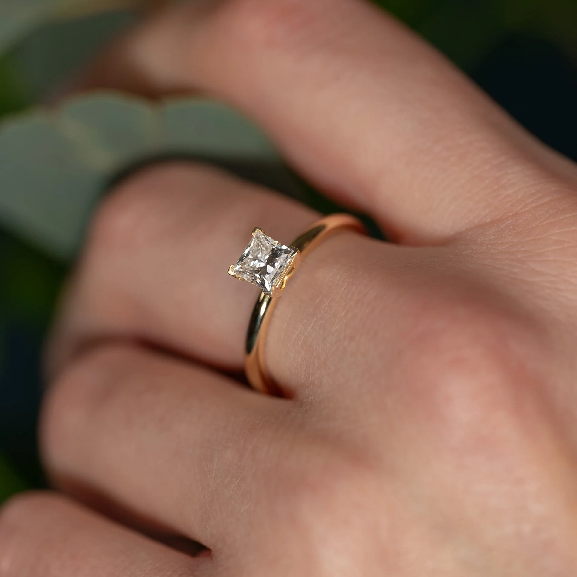 SOLITAIRE PRINCESS-CUT LAB-DIAMOND RING - 0.75ct - YG - Image 2
