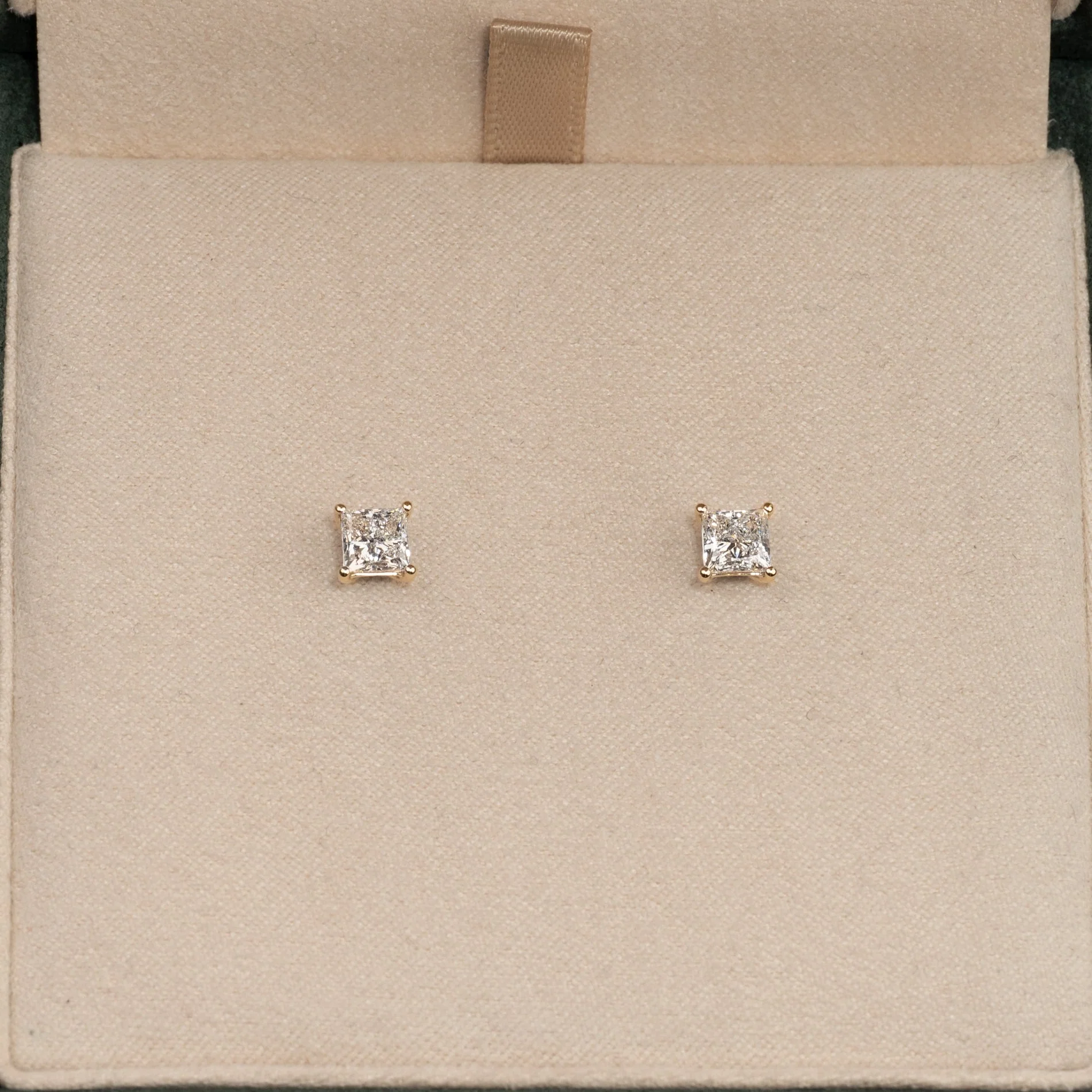 SOLITAIRE PRINCESS-CUT LAB-DIAMOND STUD EARRING - 1.15ct - YG - Image 4