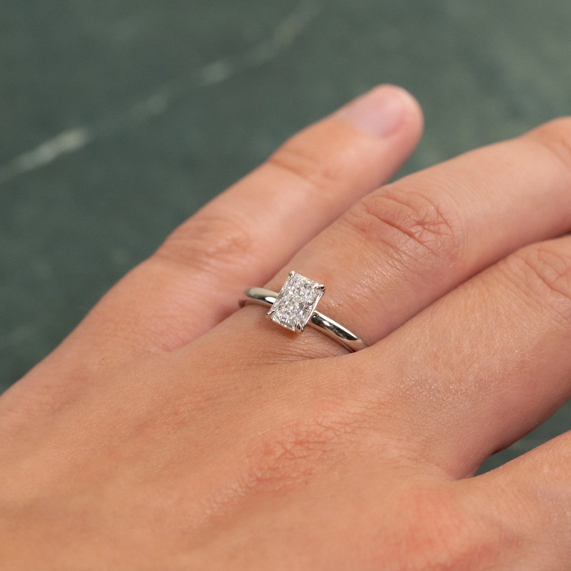 SOLITAIRE RADIANT-CUT LAB-DIAMOND RING - 0.75ct - WG - Image 2