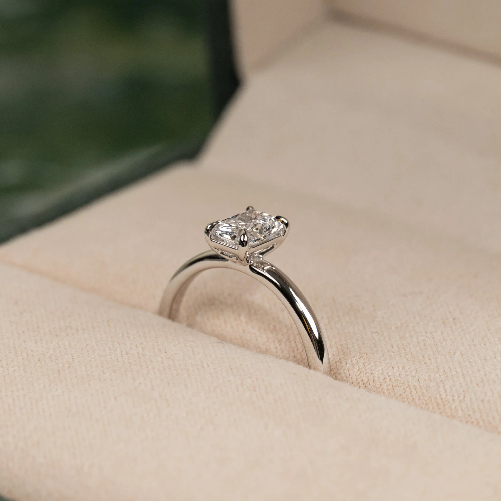 SOLITAIRE RADIANT-CUT DIAMOND RING - Image 12