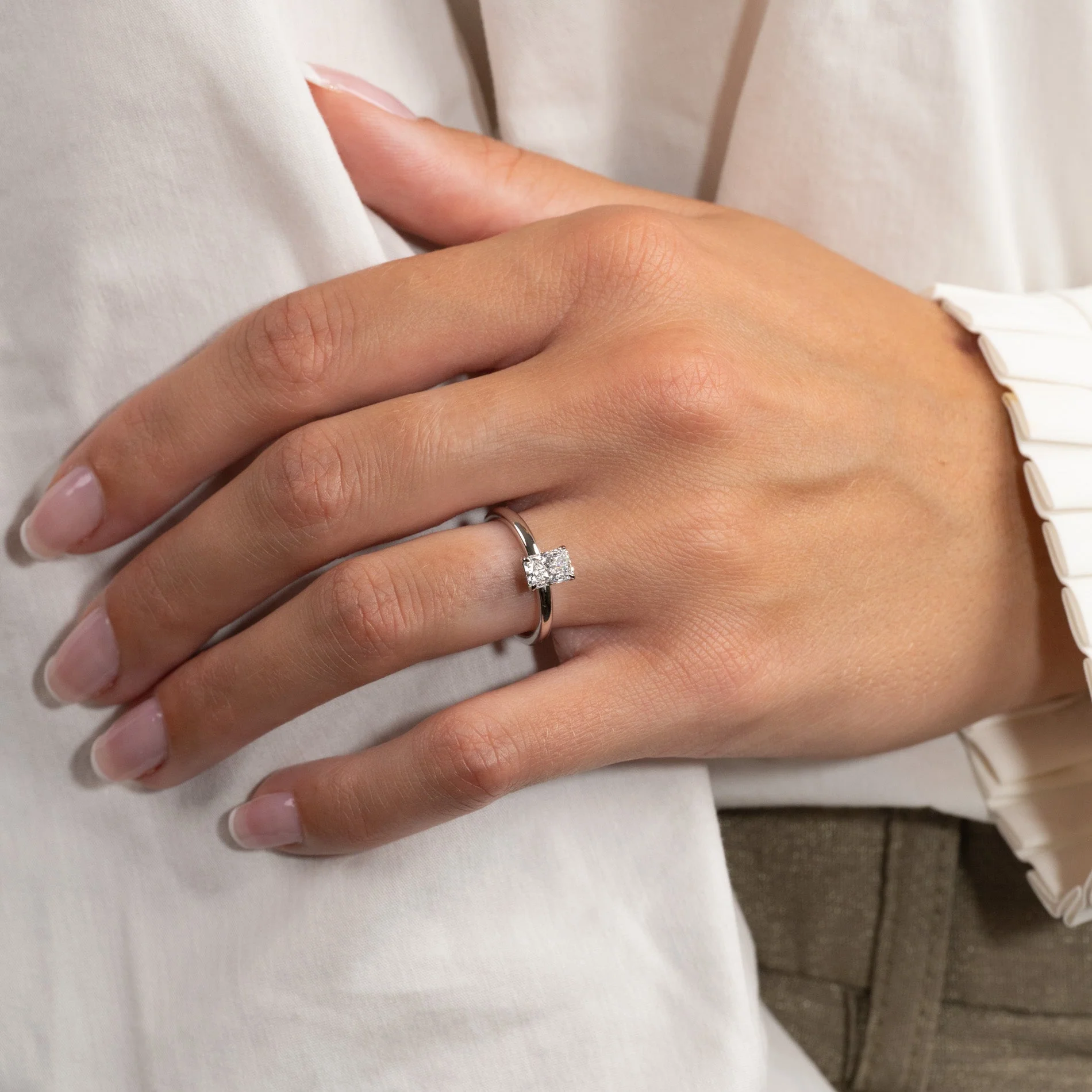 SOLITAIRE RADIANT-CUT DIAMOND RING - Image 14