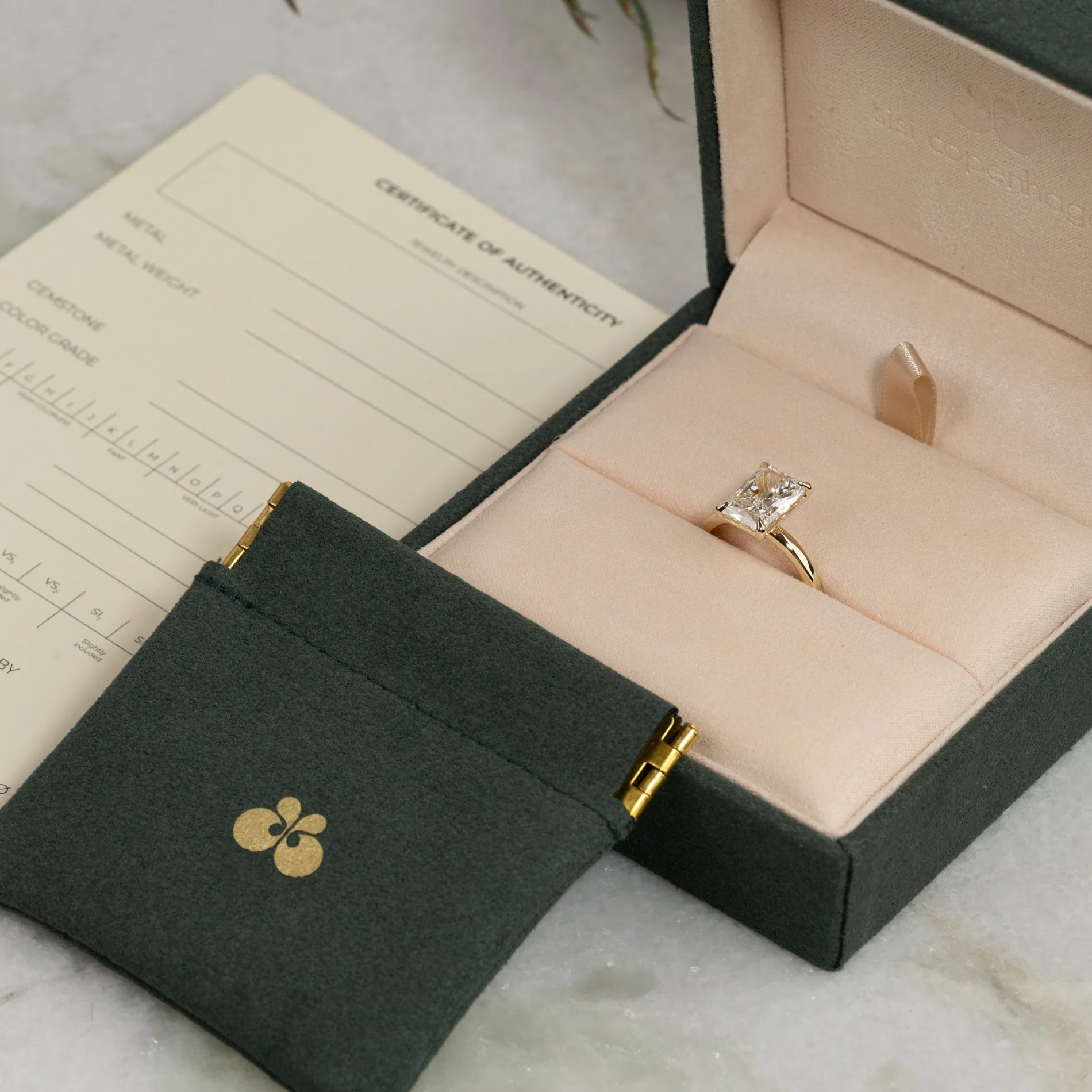 SOLITAIRE RADIANT-CUT LAB-DIAMOND RING - 3.0ct - YG - Image 6