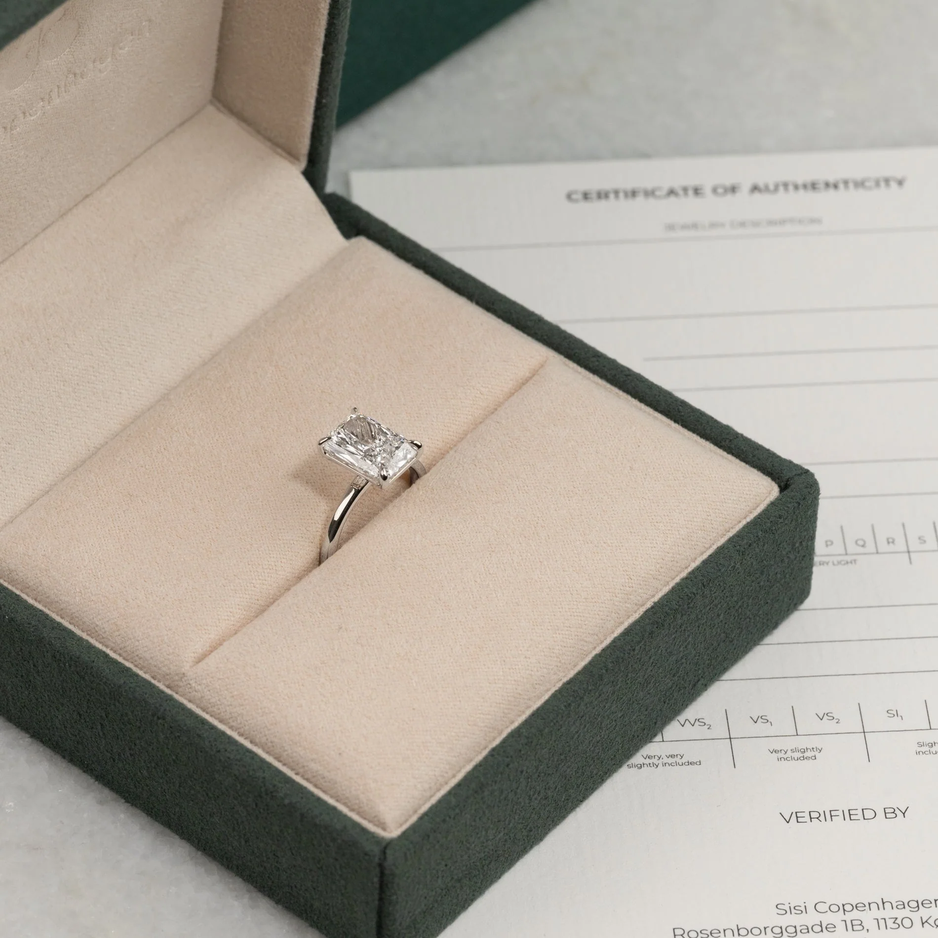 SOLITAIRE RADIANT-CUT LAB-DIAMOND RING - 3.0ct - WG - Image 5