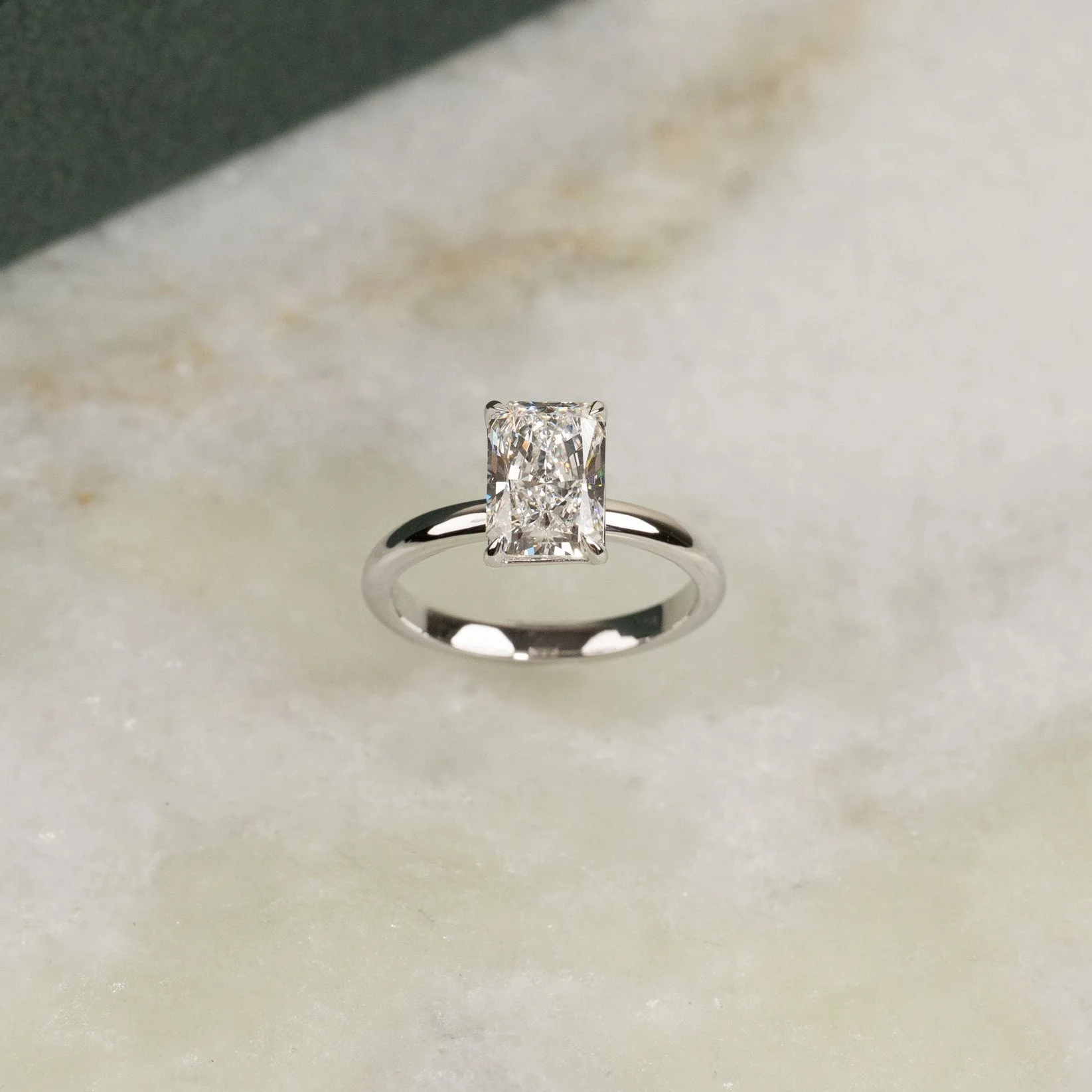 SOLITAIRE RADIANT-CUT LAB-DIAMOND RING - 2.0ct - WG