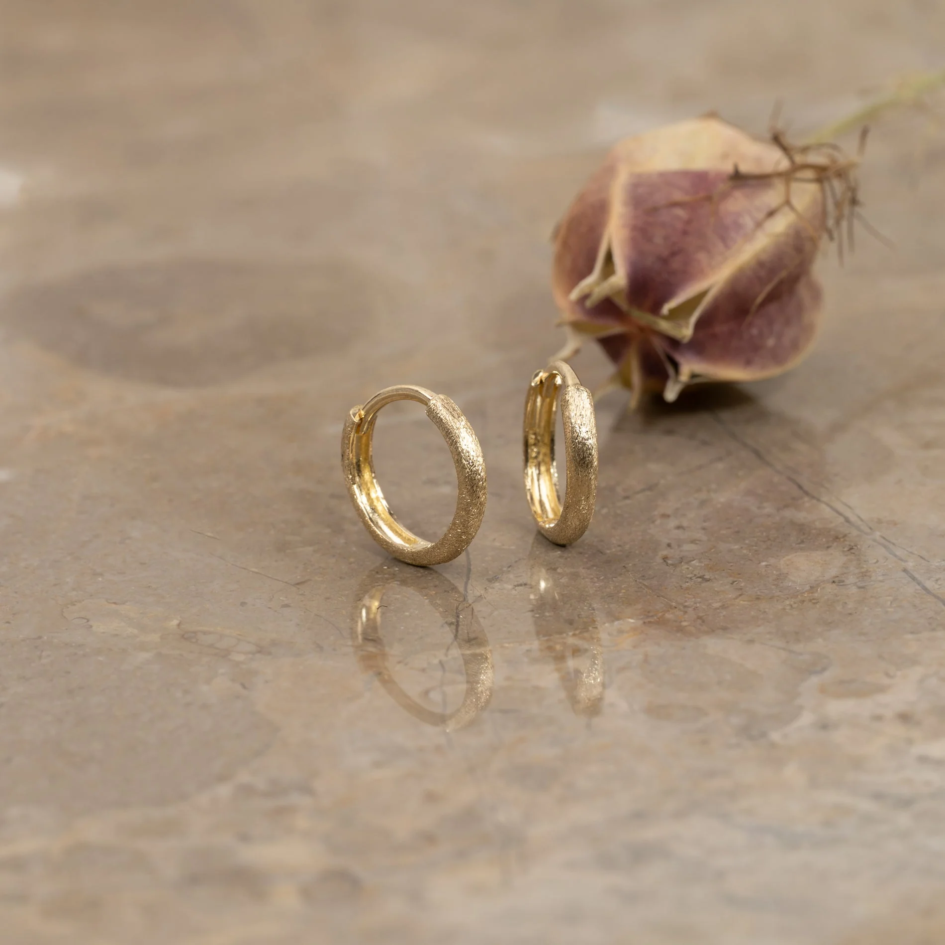 THEA SOLID GOLD HUGGIE EARRING