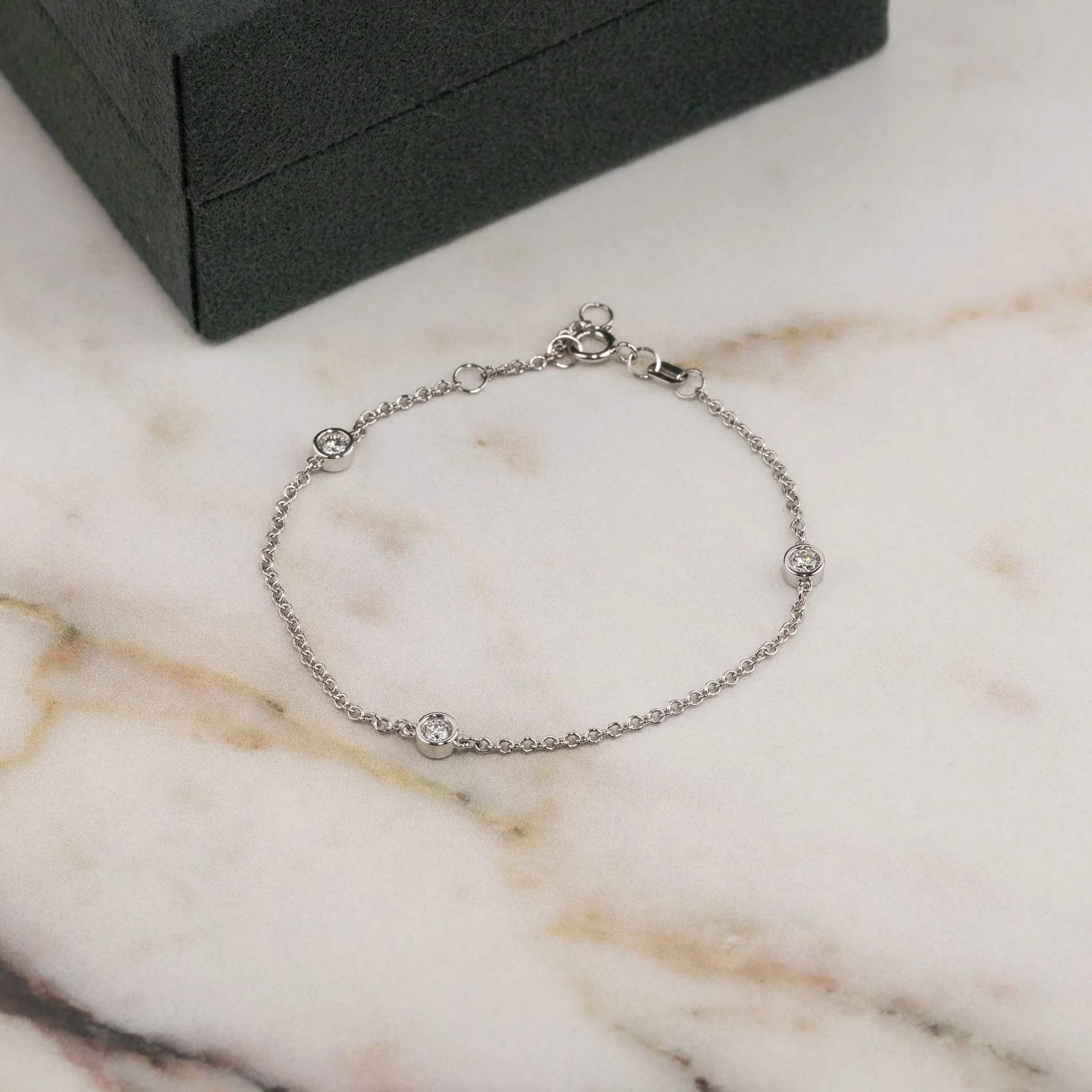 THREE STONE BEZEL-SET LAB-DIAMOND BRACELET - 0.30ct - WG