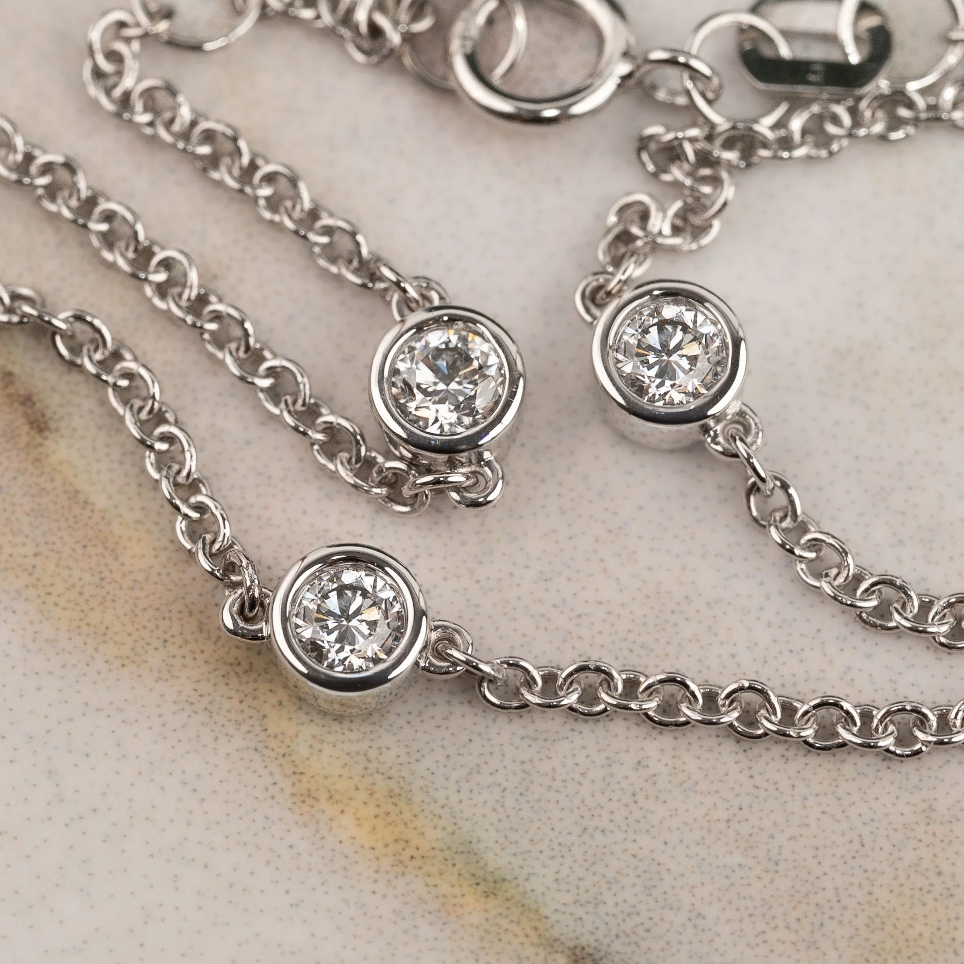 THREE STONE BEZEL-SET LAB-DIAMOND BRACELET - 0.30ct - WG - Image 2
