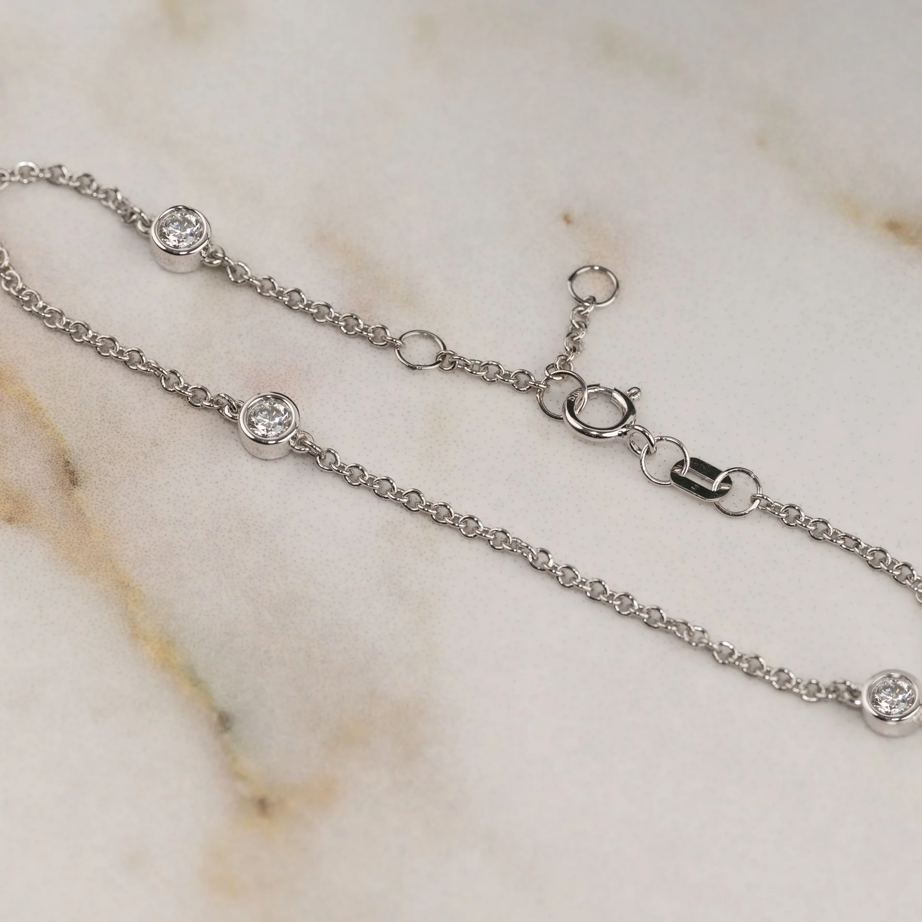 THREE STONE BEZEL-SET LAB-DIAMOND BRACELET - 0.30ct - WG - Image 4