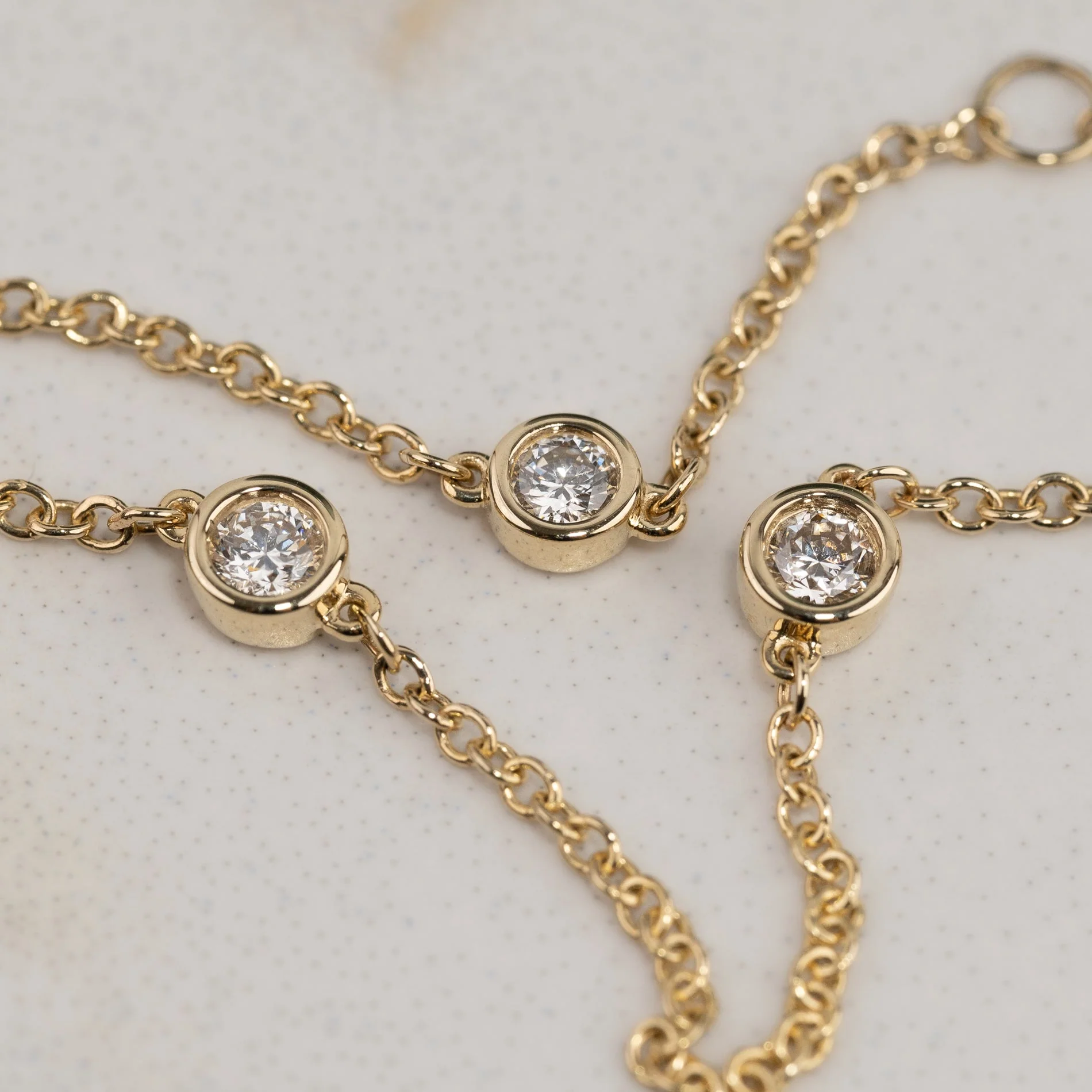 THREE STONE BEZEL-SET LAB-DIAMOND BRACELET - 0.30ct - YG - Image 2