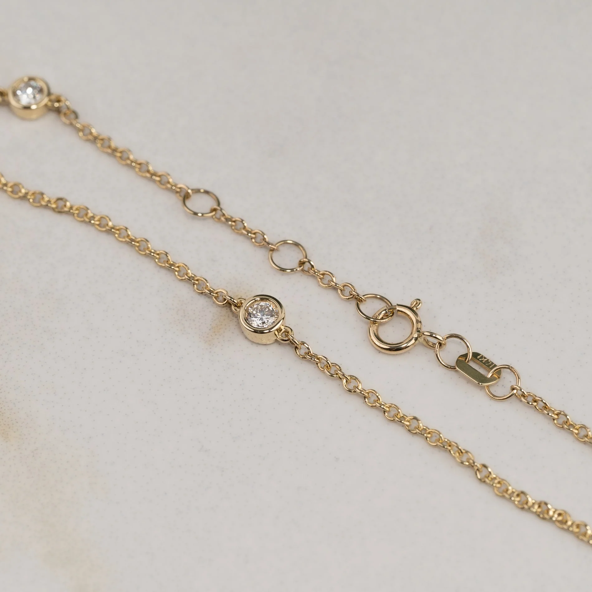 THREE STONE BEZEL-SET LAB-DIAMOND BRACELET - 0.30ct - YG - Image 4