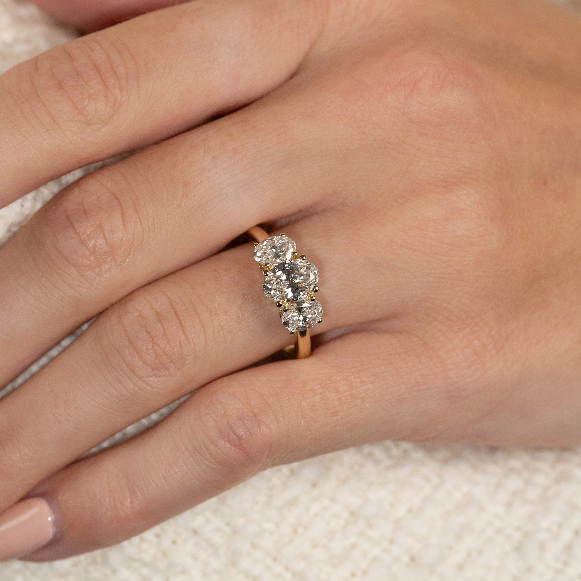 THREE-STONE OVAL-CUT LAB-DIAMOND RING - 2.0ct - YG - Image 2