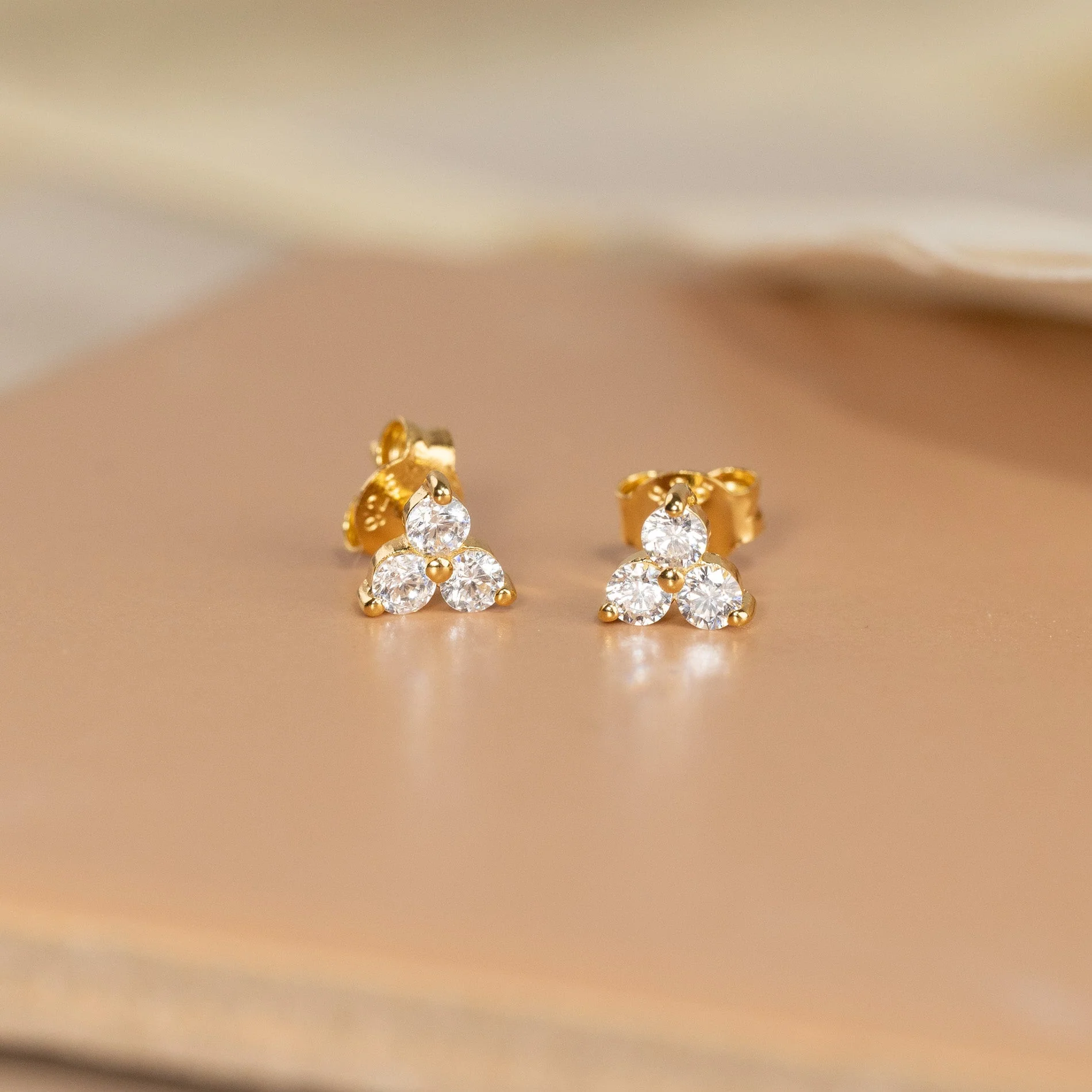 TRIA CRYSTAL GOLDEN EARRING