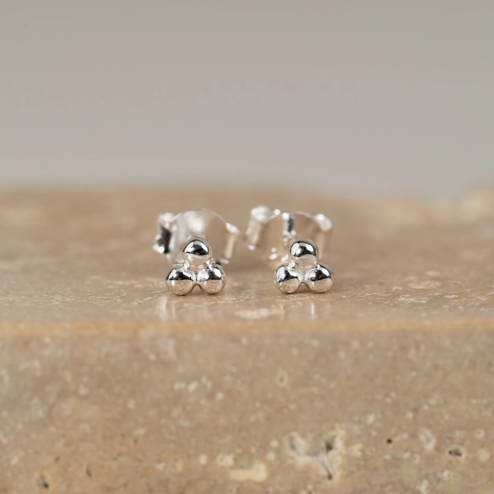 TRIA DOT SILVER EARRING