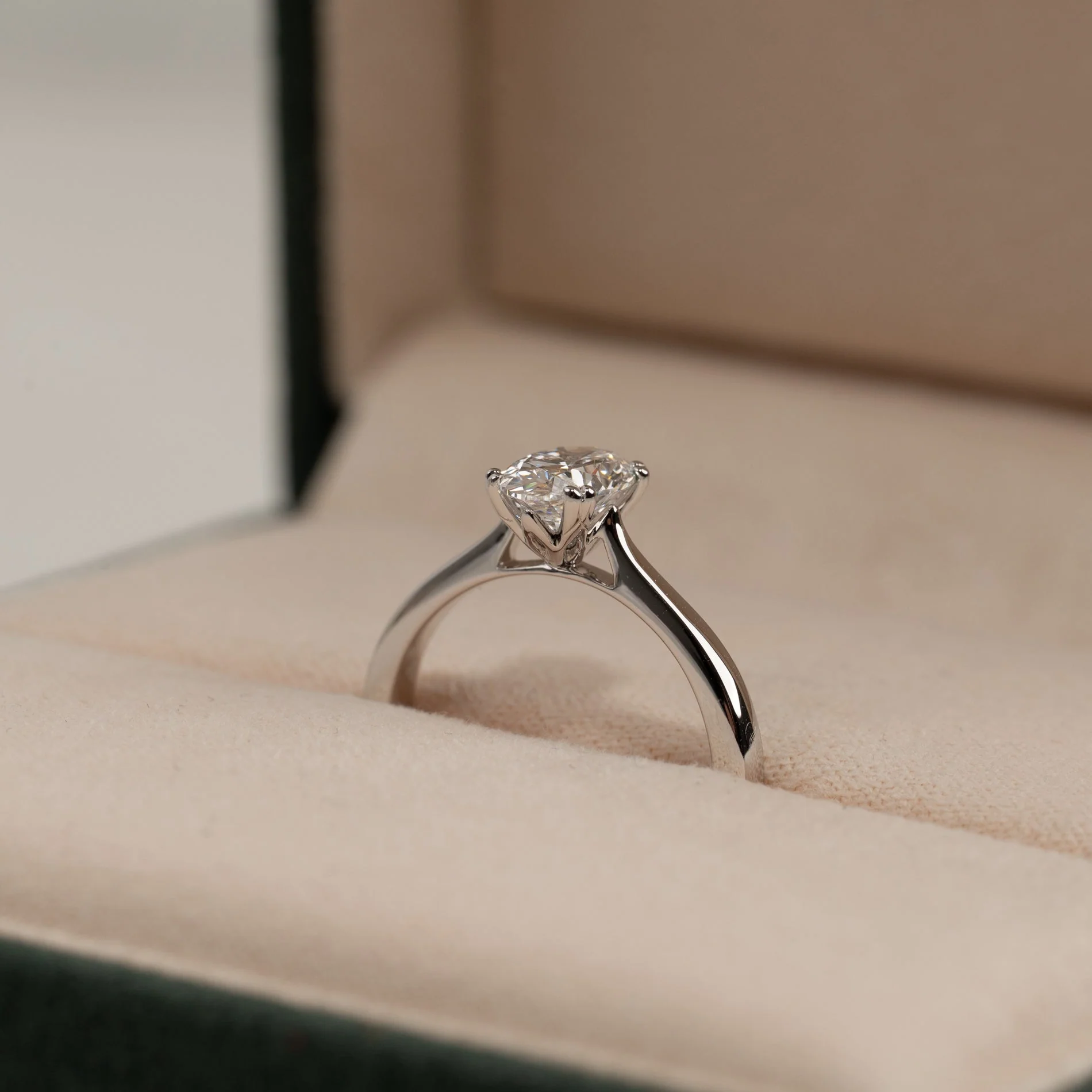 SOLITAIRE TULIP-SET OVAL-CUT LAB-DIAMOND RING - 1.0ct - WG - Image 3