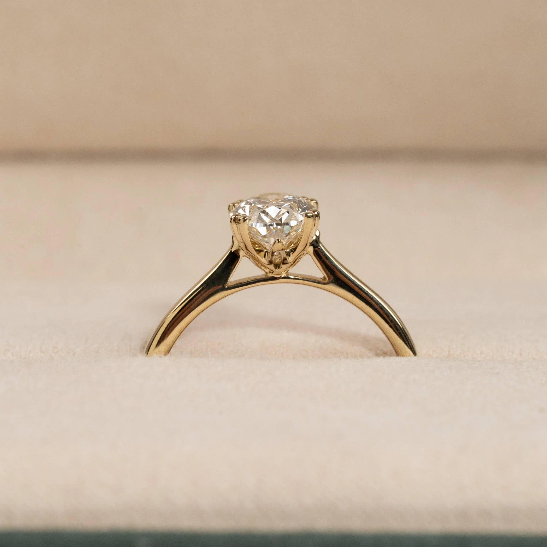 SOLITAIRE TULIP-SET OVAL-CUT LAB-DIAMOND RING - Image 9