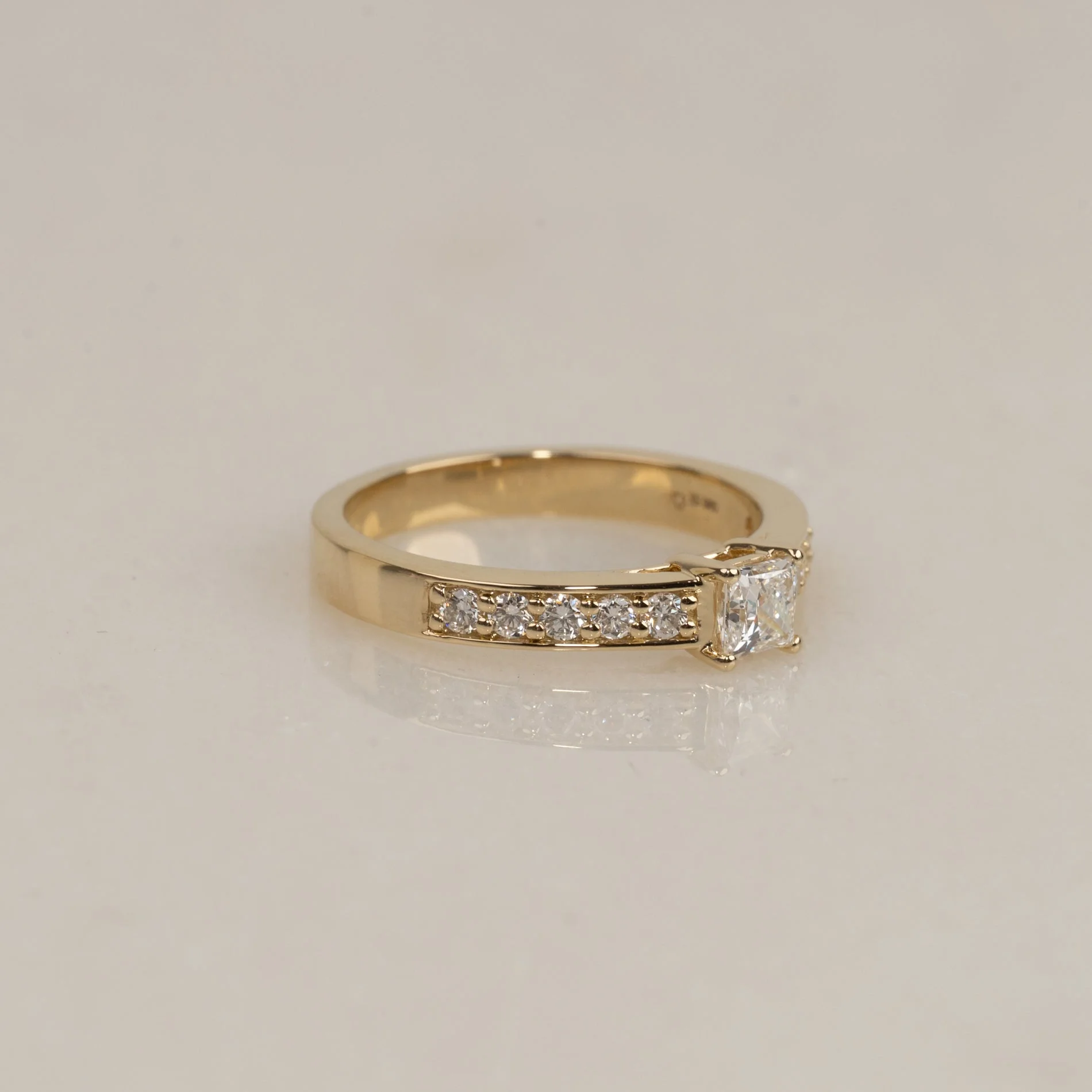 VINTAGE PRINCESS-CUT ALLIANCE LAB-DIAMOND RING - 0.70ct - Image 3