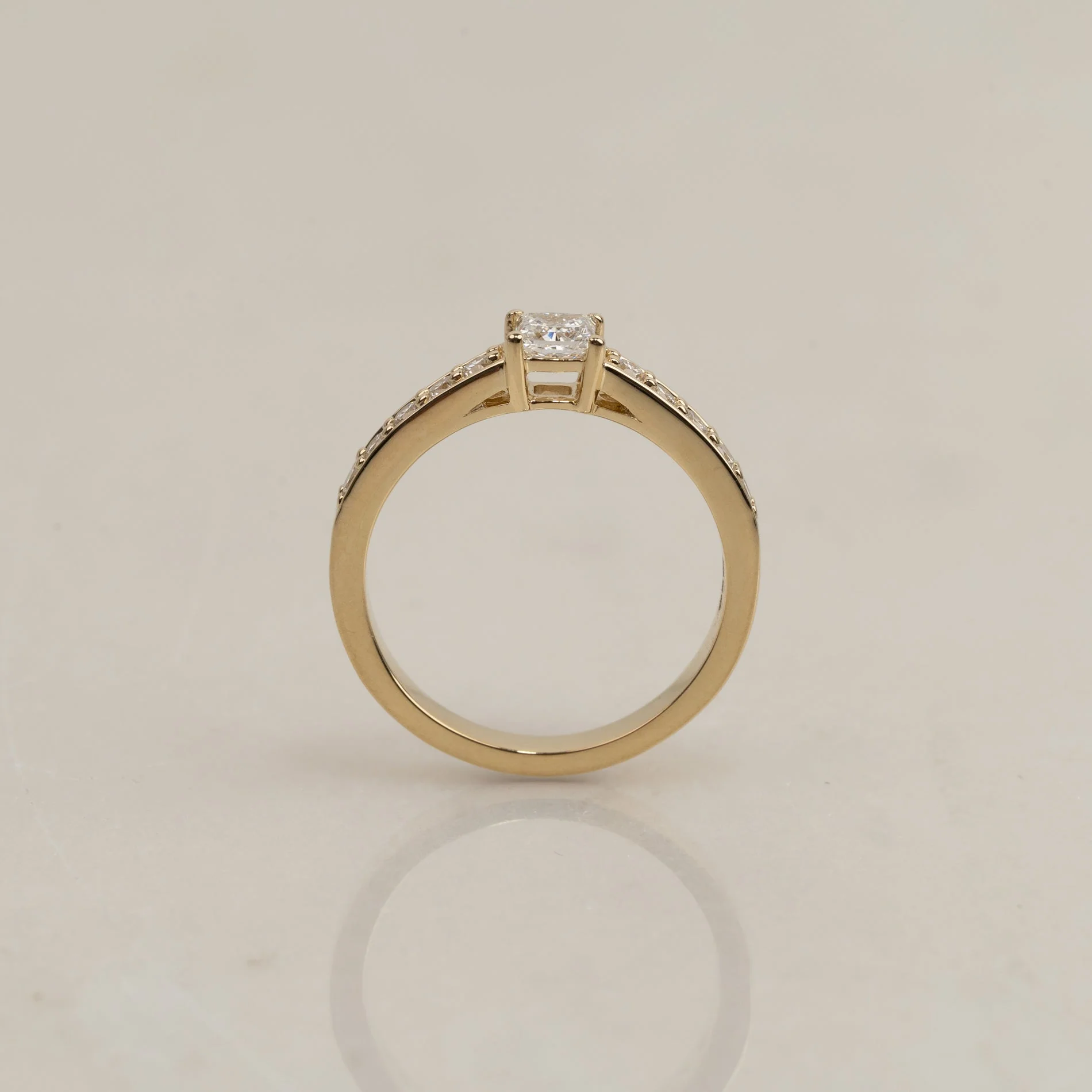 VINTAGE PRINCESS-CUT ALLIANCE LAB-DIAMOND RING - 0.70ct - Image 4