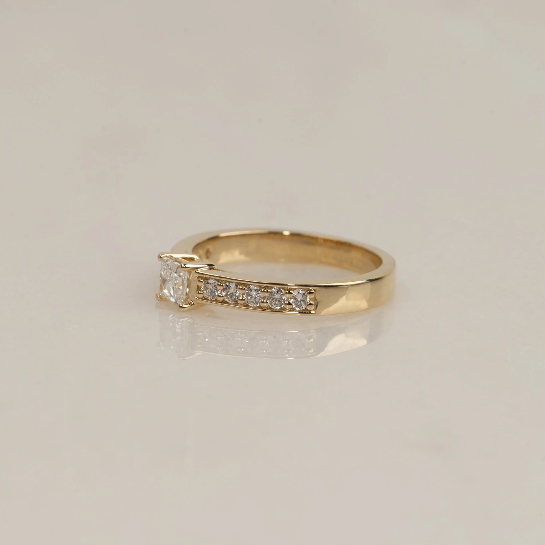 VINTAGE PRINCESS-CUT ALLIANCE LAB-DIAMOND RING - 0.70ct - Image 5